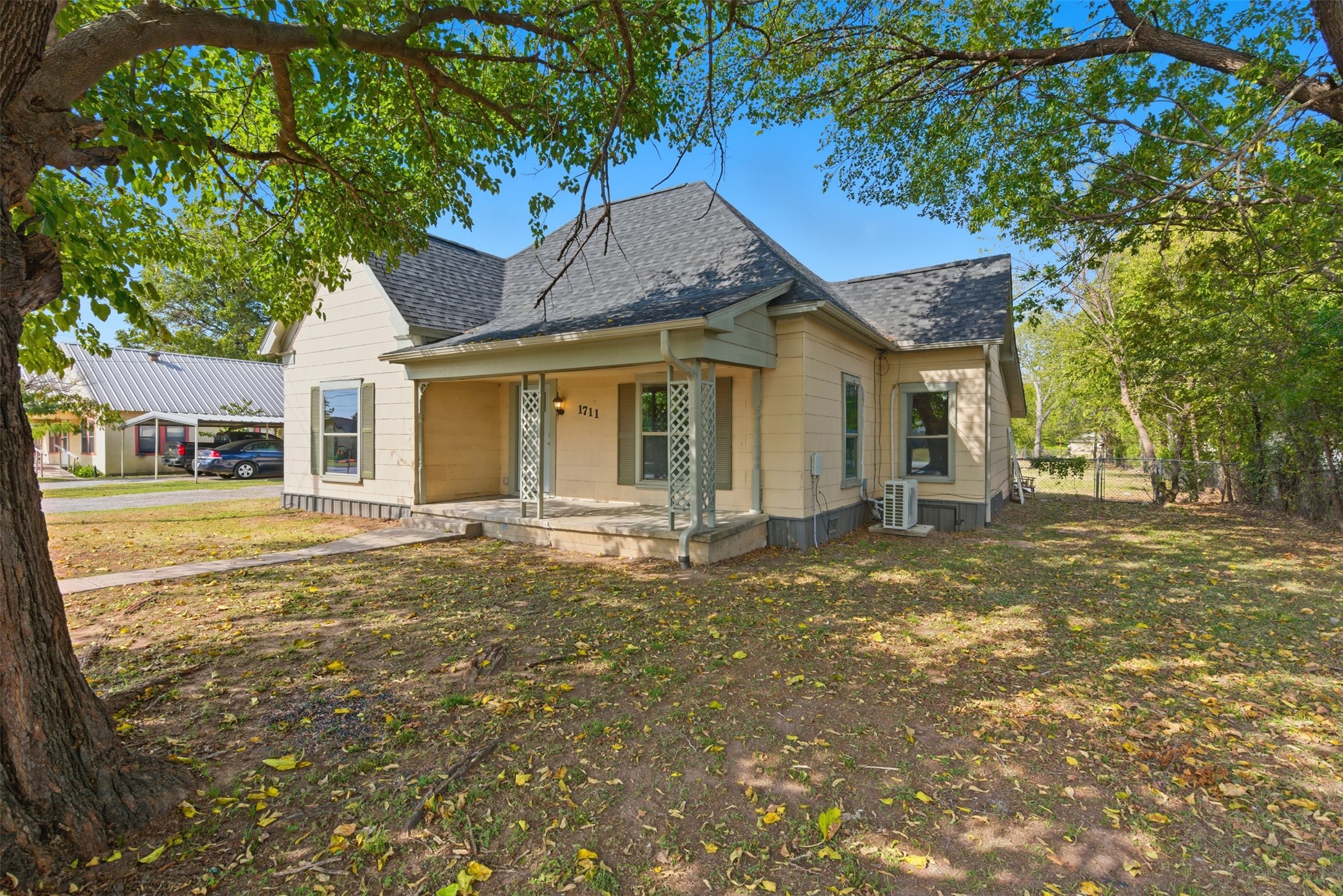 1711 Halsell Street Bridgeport TX 76426