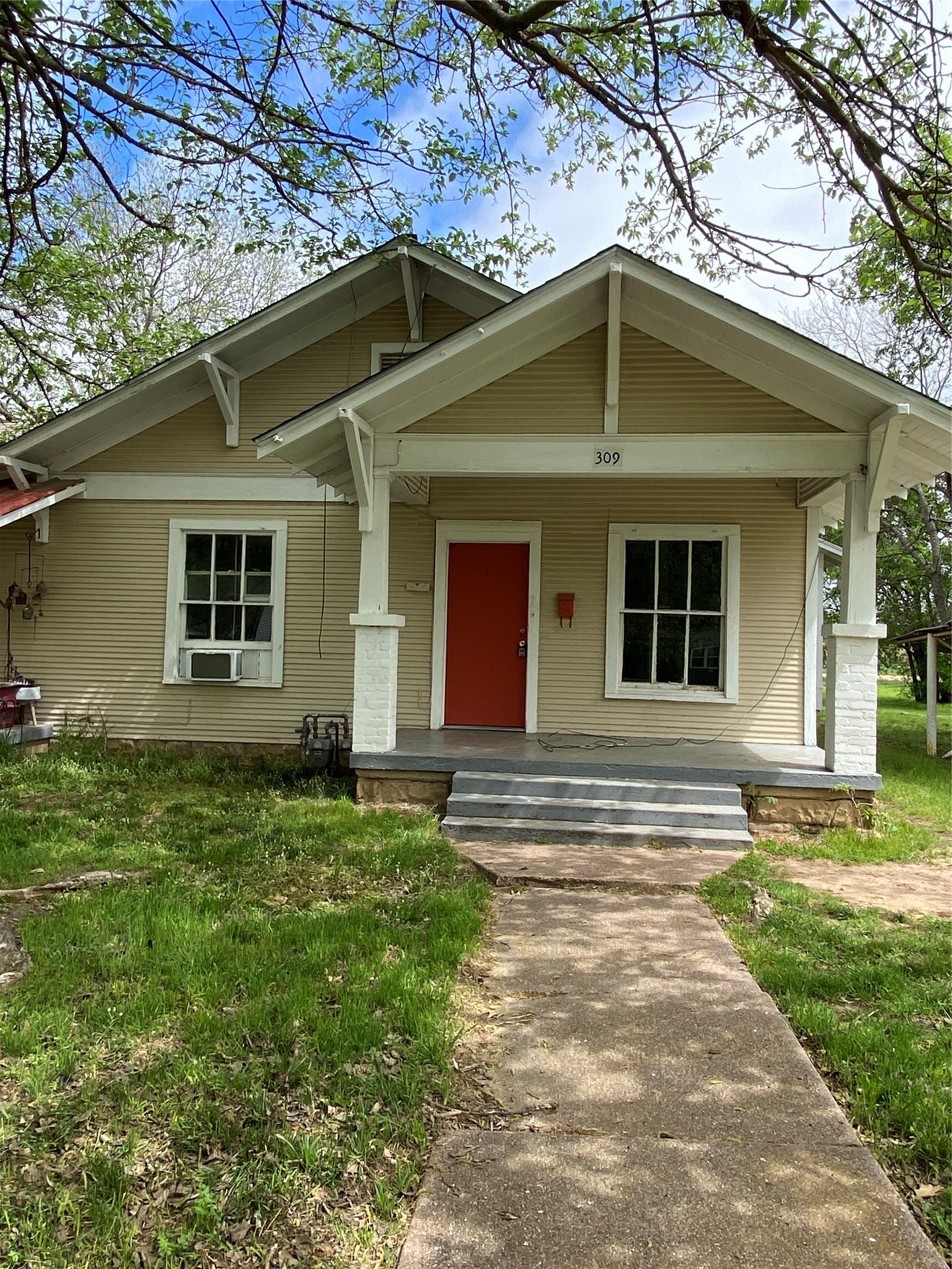 309 E Nelson Street Bowie TX 76230