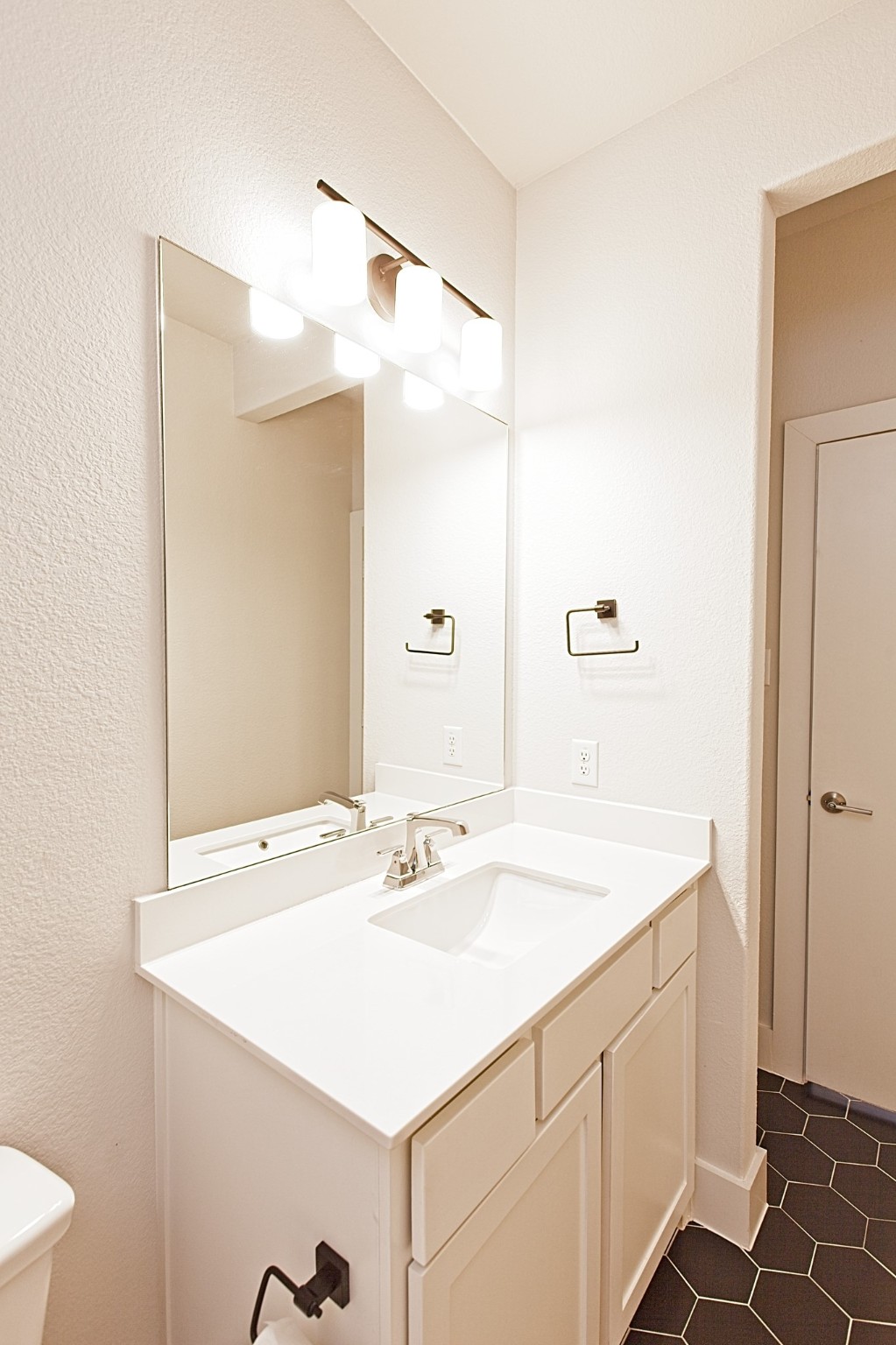 1405 Bronson Court Dallas TX 75204