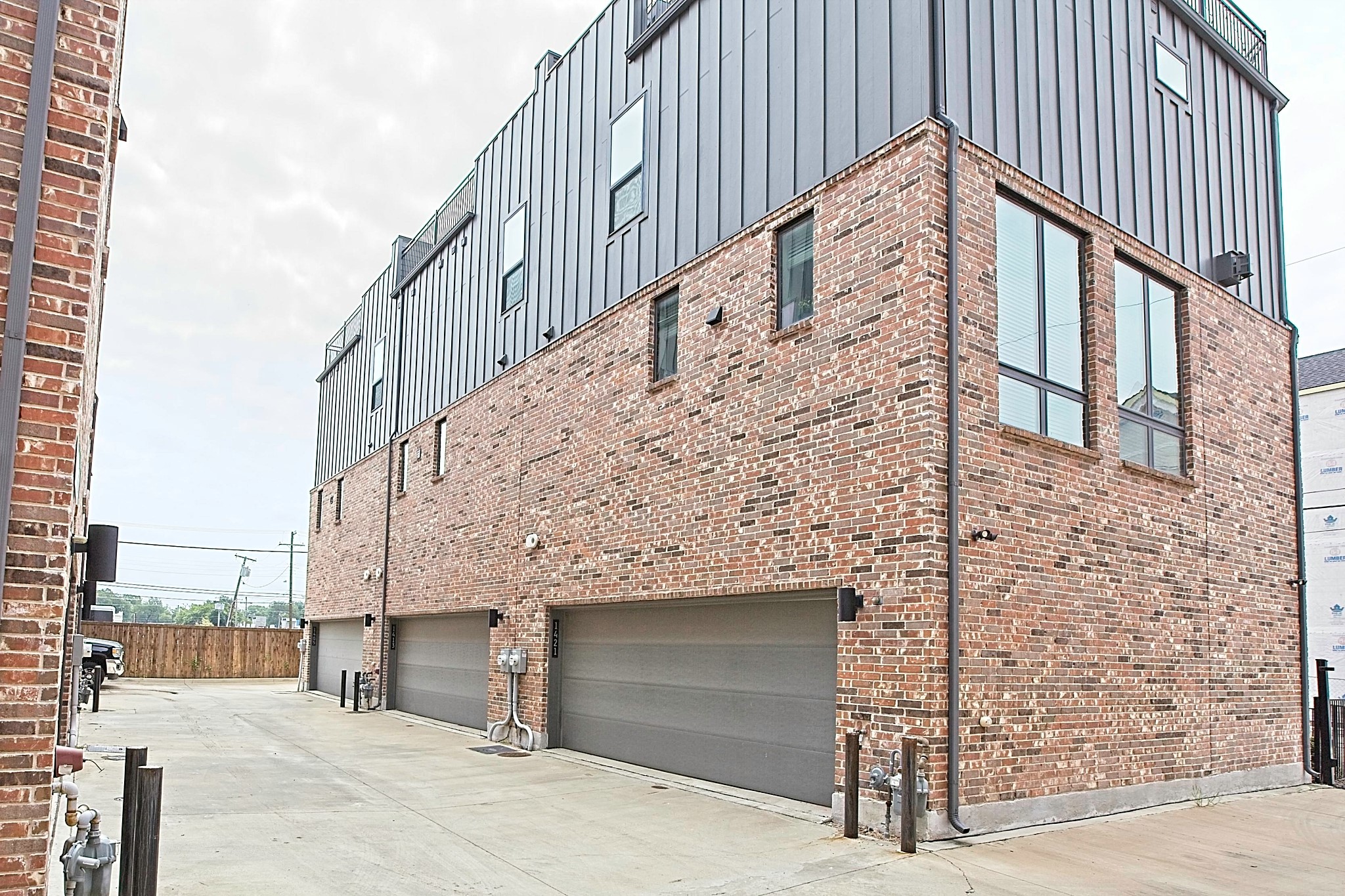 1405 Bronson Court Dallas TX 75204