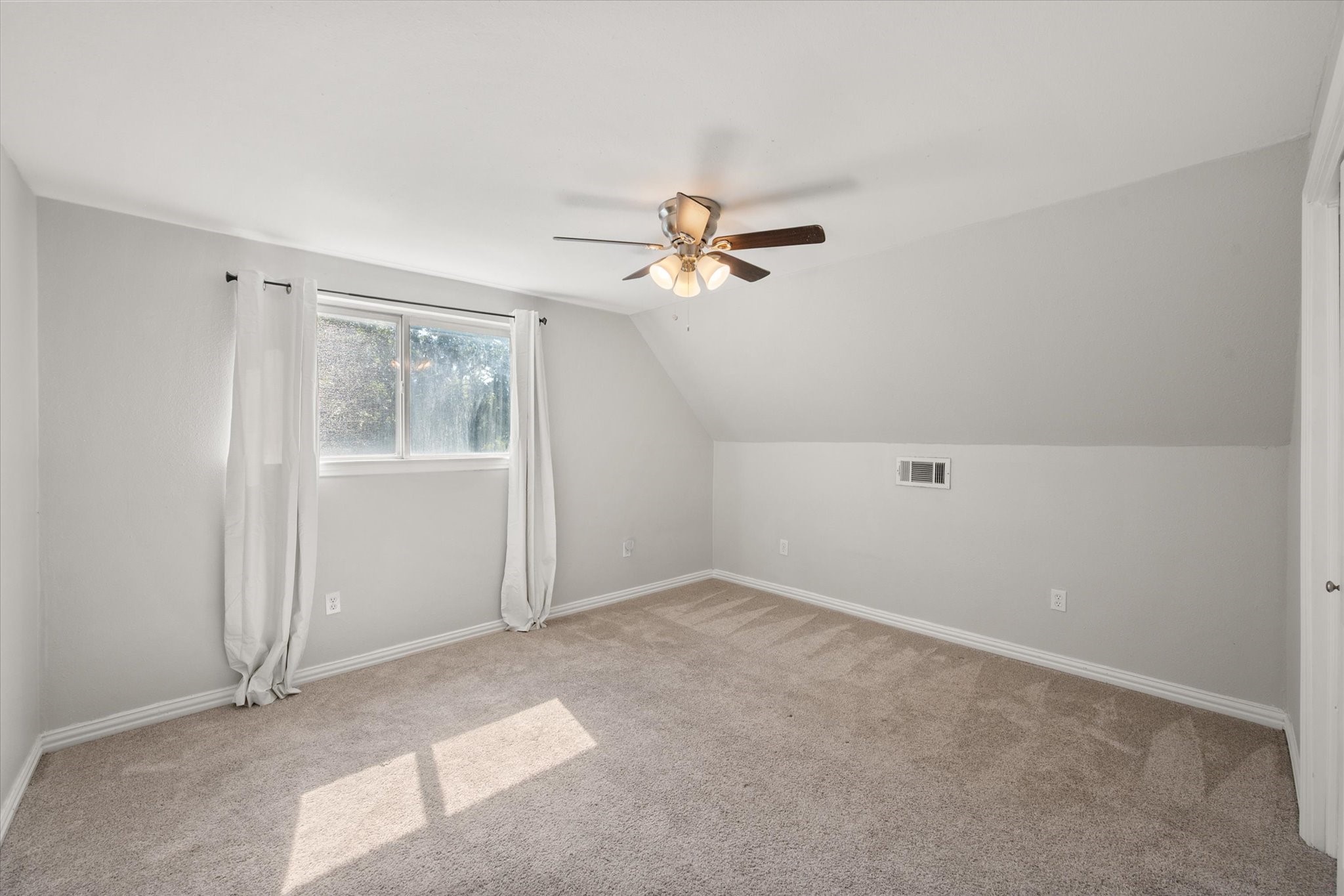 2402 Woodlawn Drive Ennis TX 75119