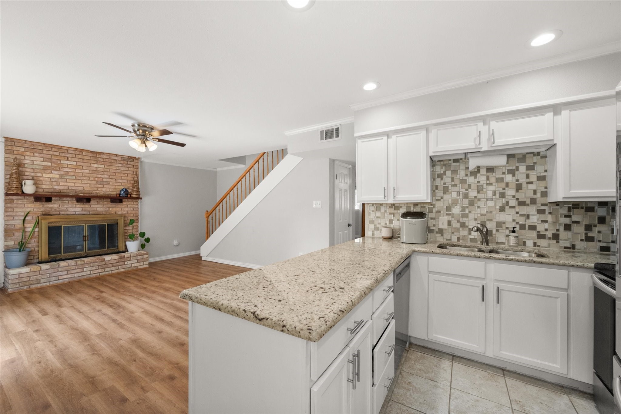 2402 Woodlawn Drive Ennis TX 75119