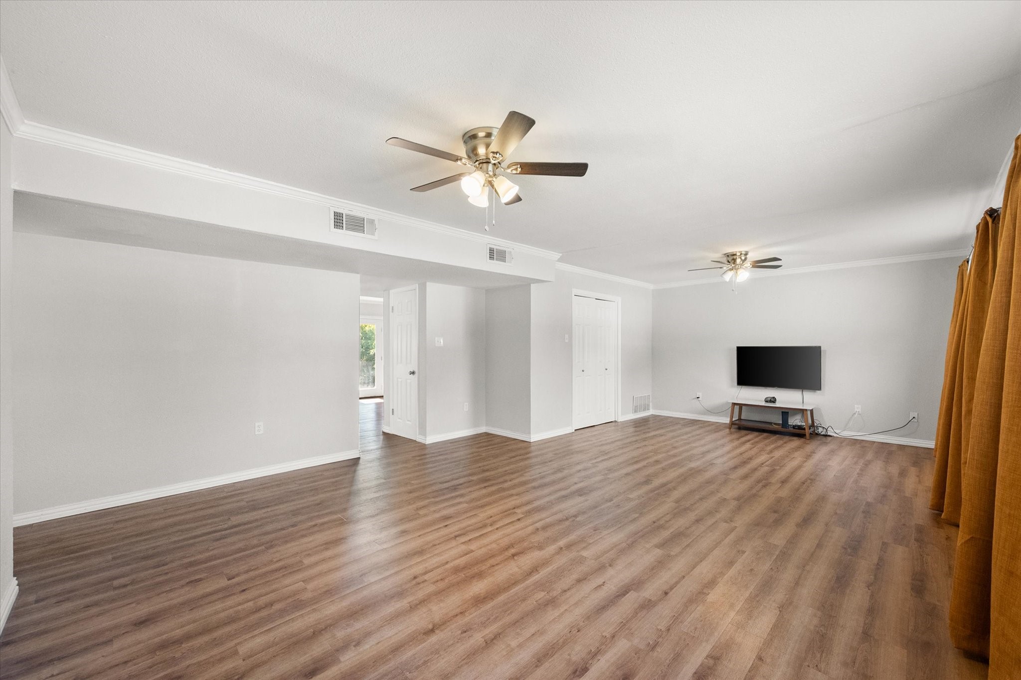 2402 Woodlawn Drive Ennis TX 75119