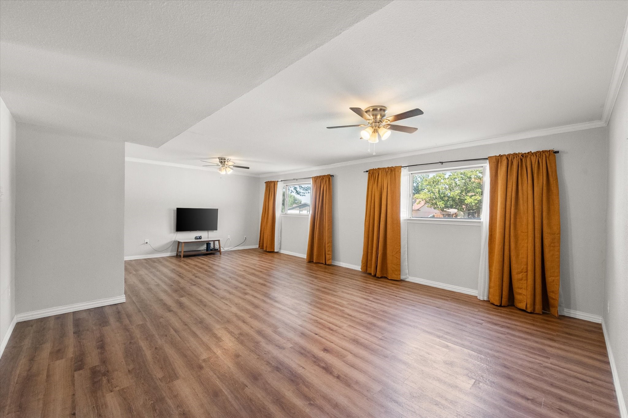 2402 Woodlawn Drive Ennis TX 75119