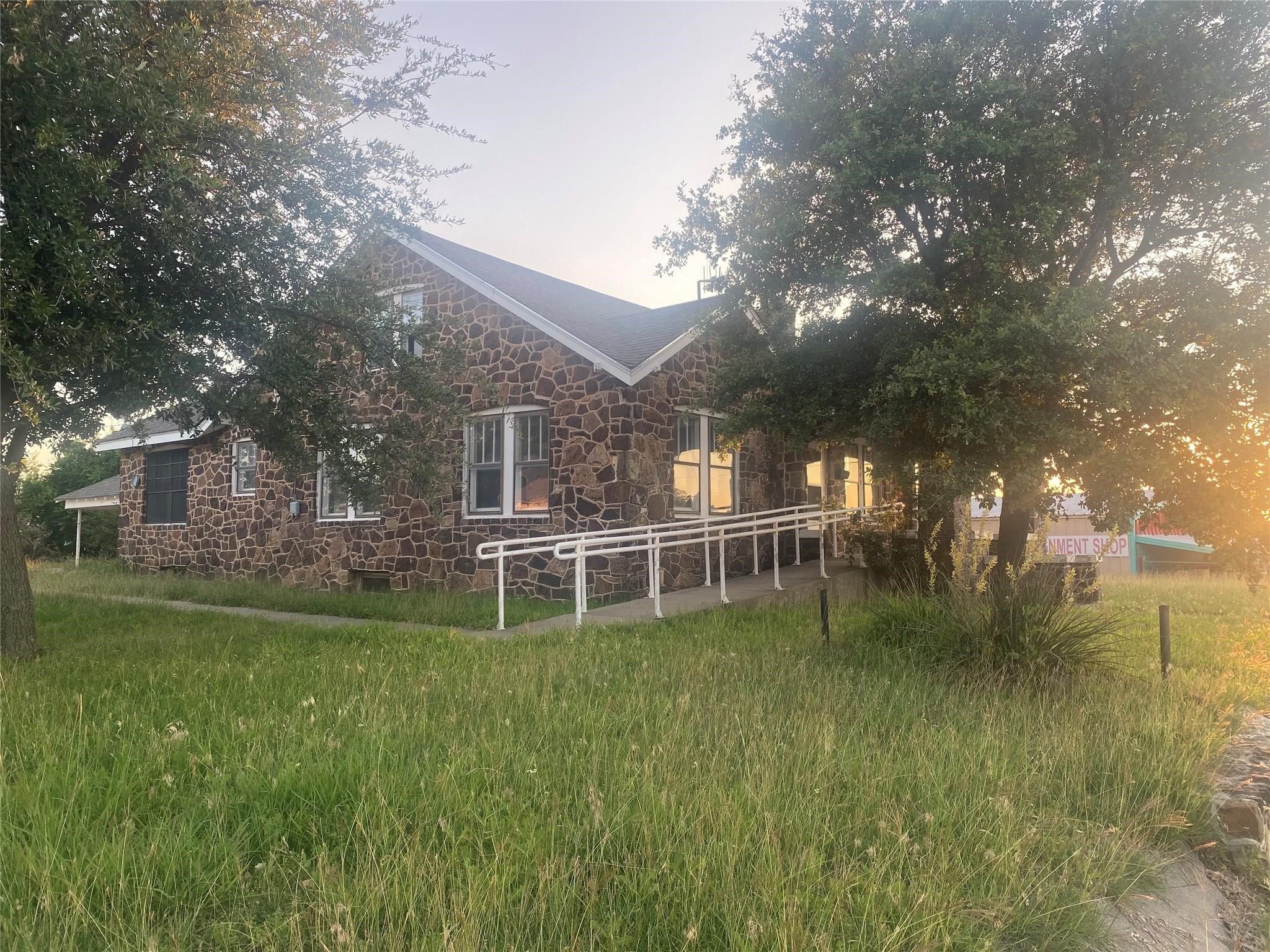 602 E Wise Street Bowie TX 76230