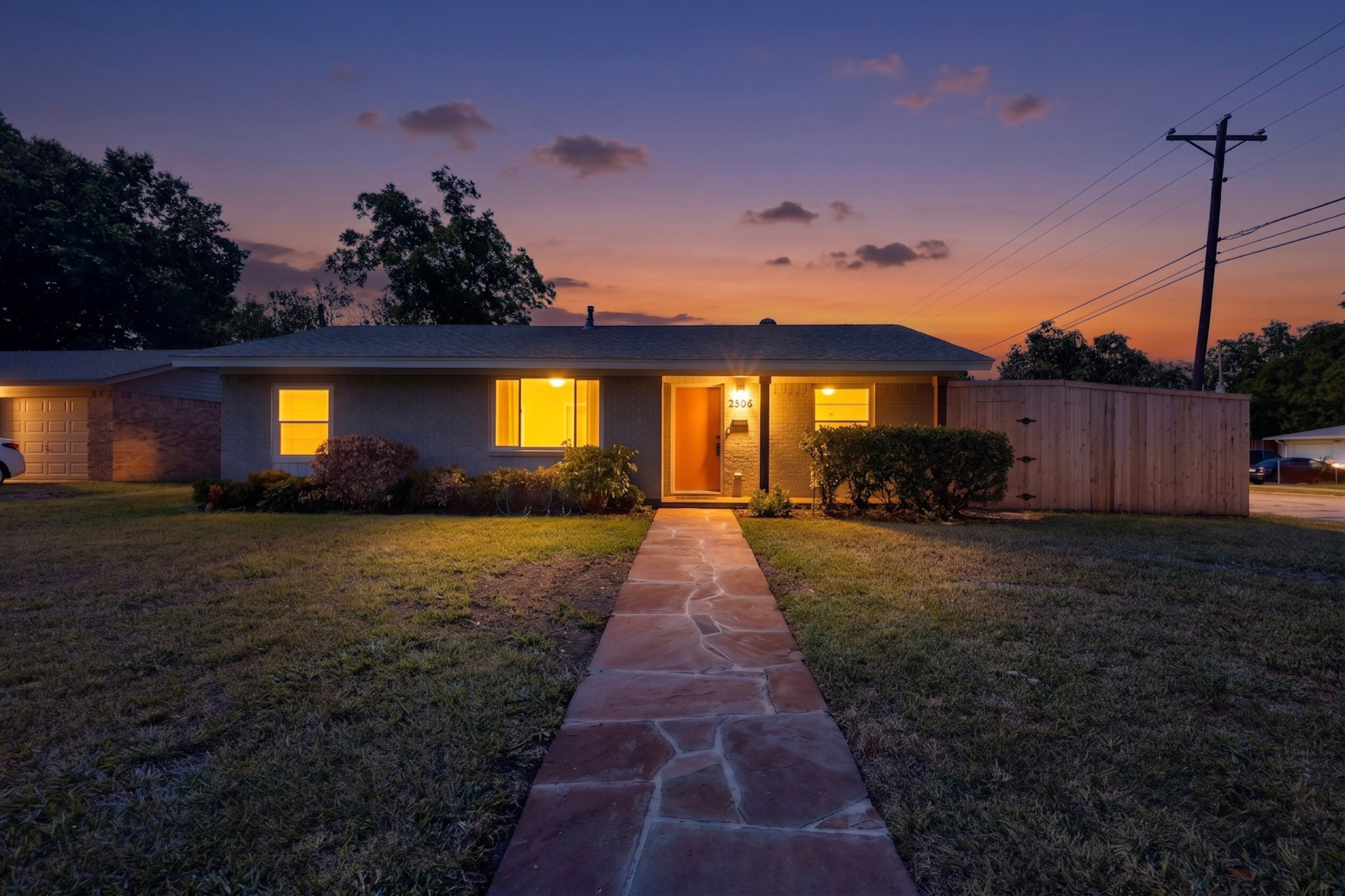 2506 Hillsboro Avenue Dallas TX 75228