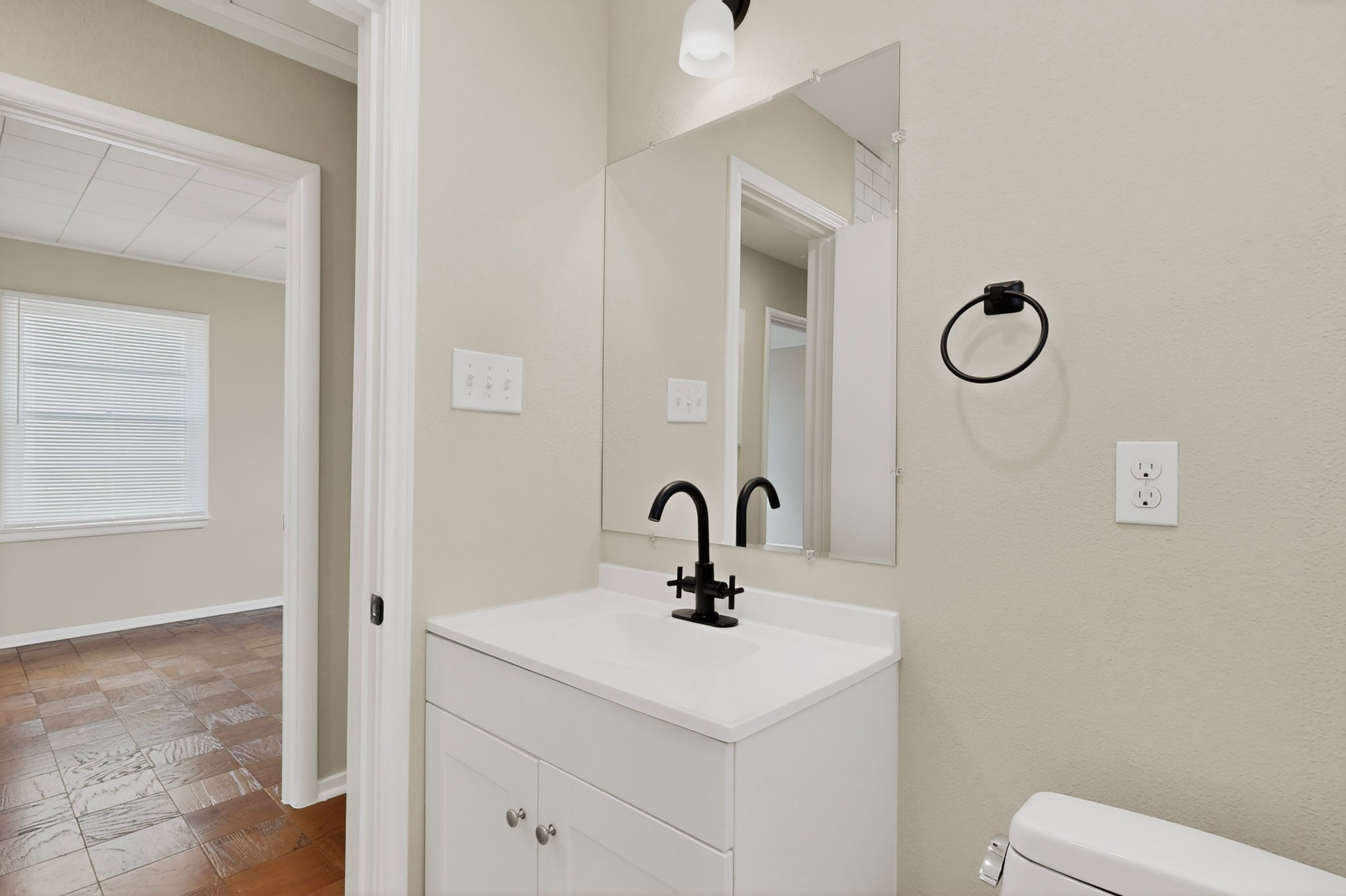 2506 Hillsboro Avenue Dallas TX 75228