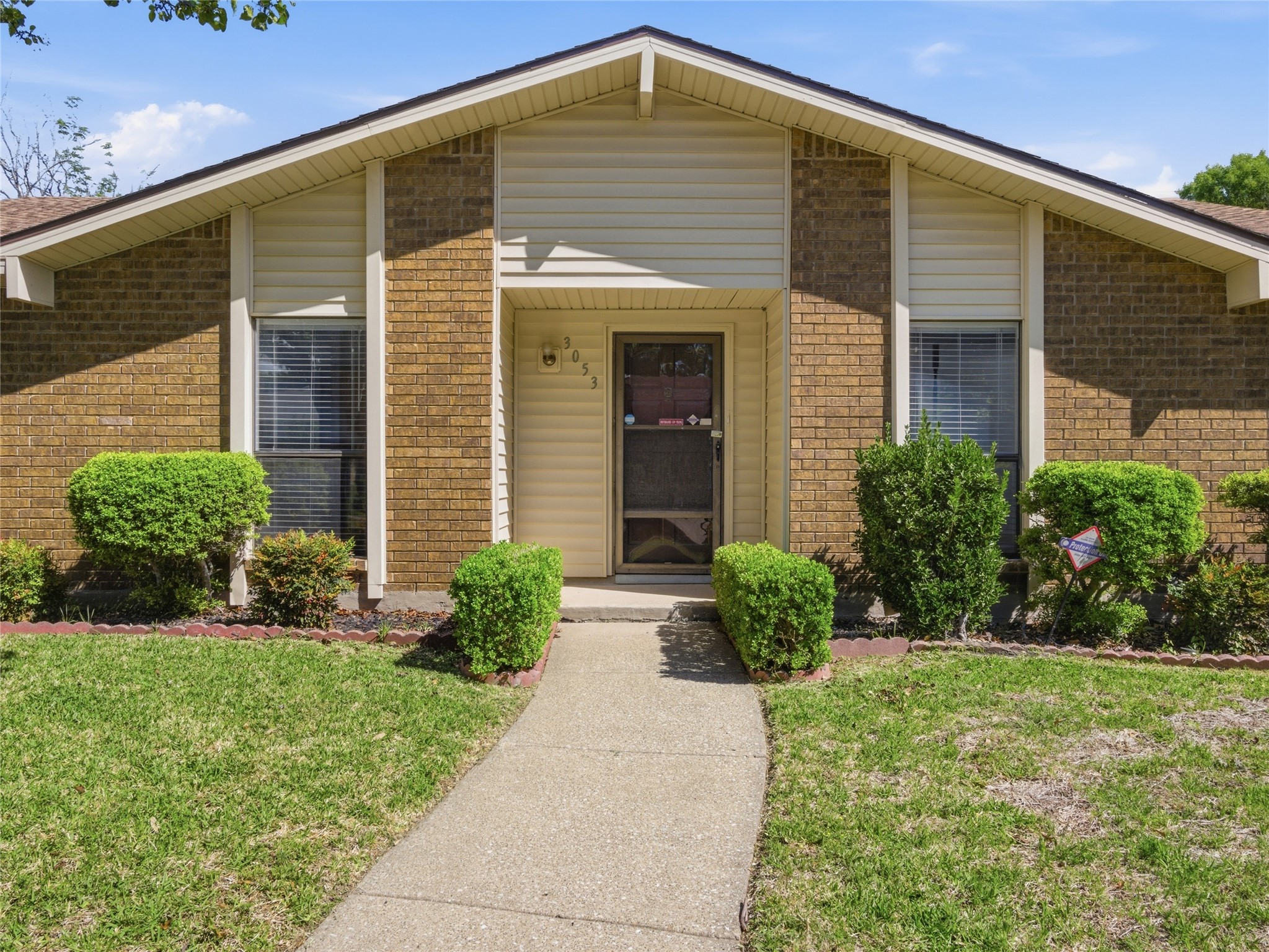 3053 Villa Sur Trail Dallas TX 75228