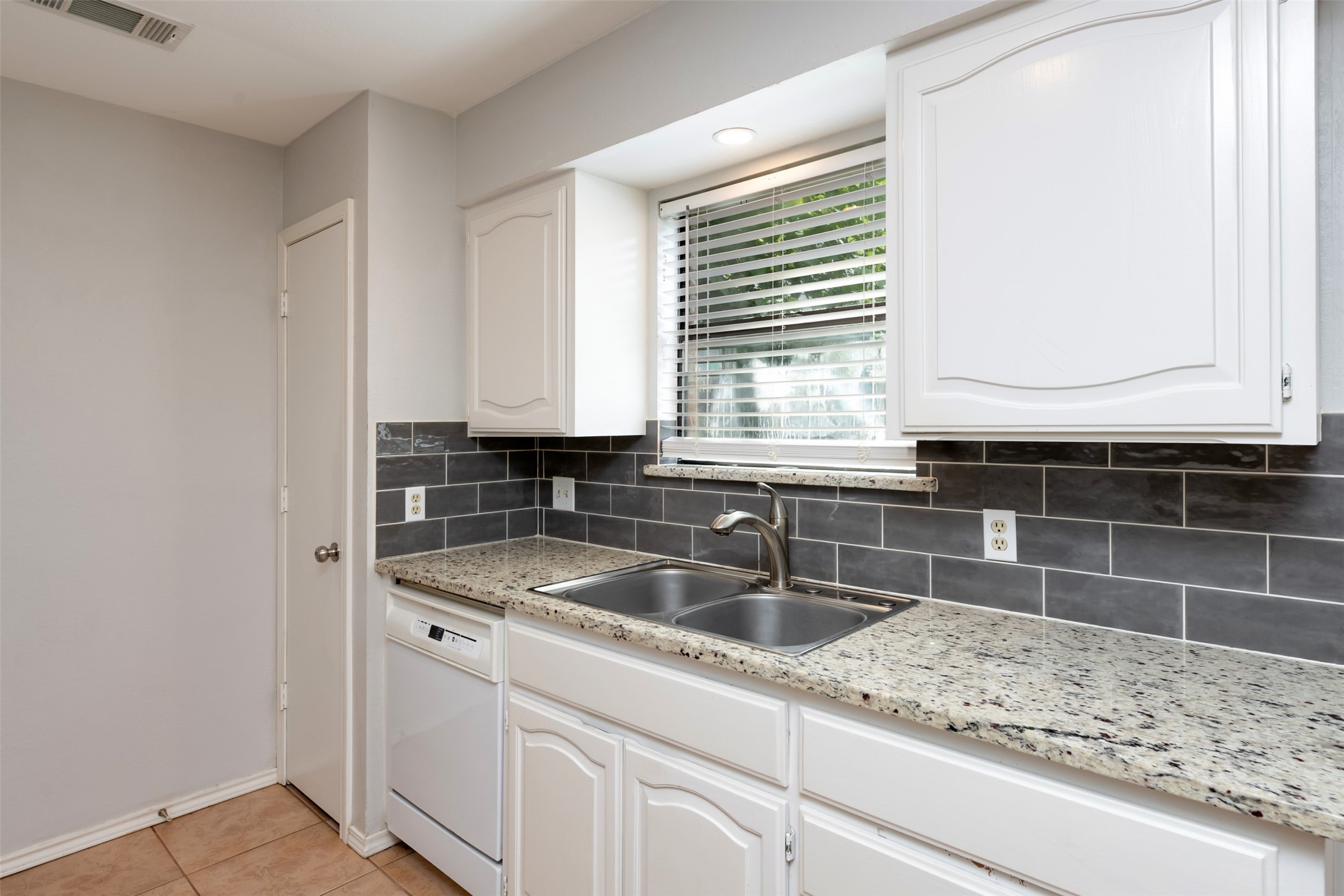 6433 Westridge Drive Watauga TX 76148