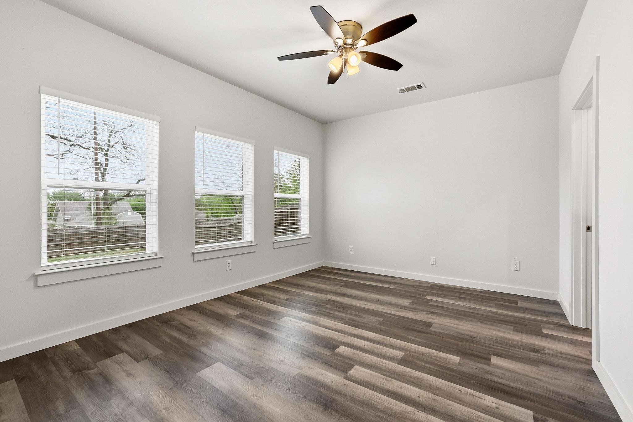1221 W Johnson Street Denison TX 75020