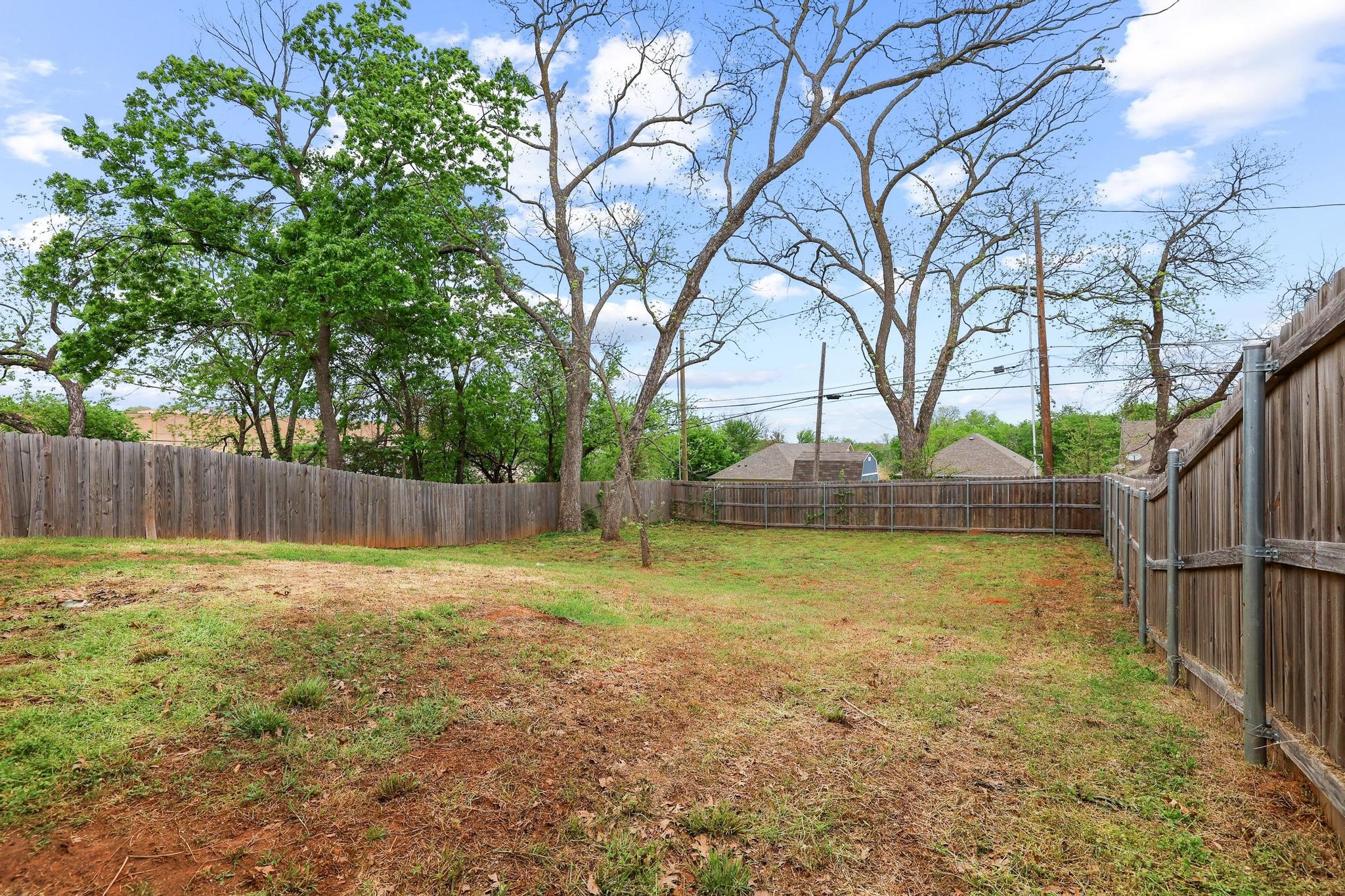 1221 W Johnson Street Denison TX 75020