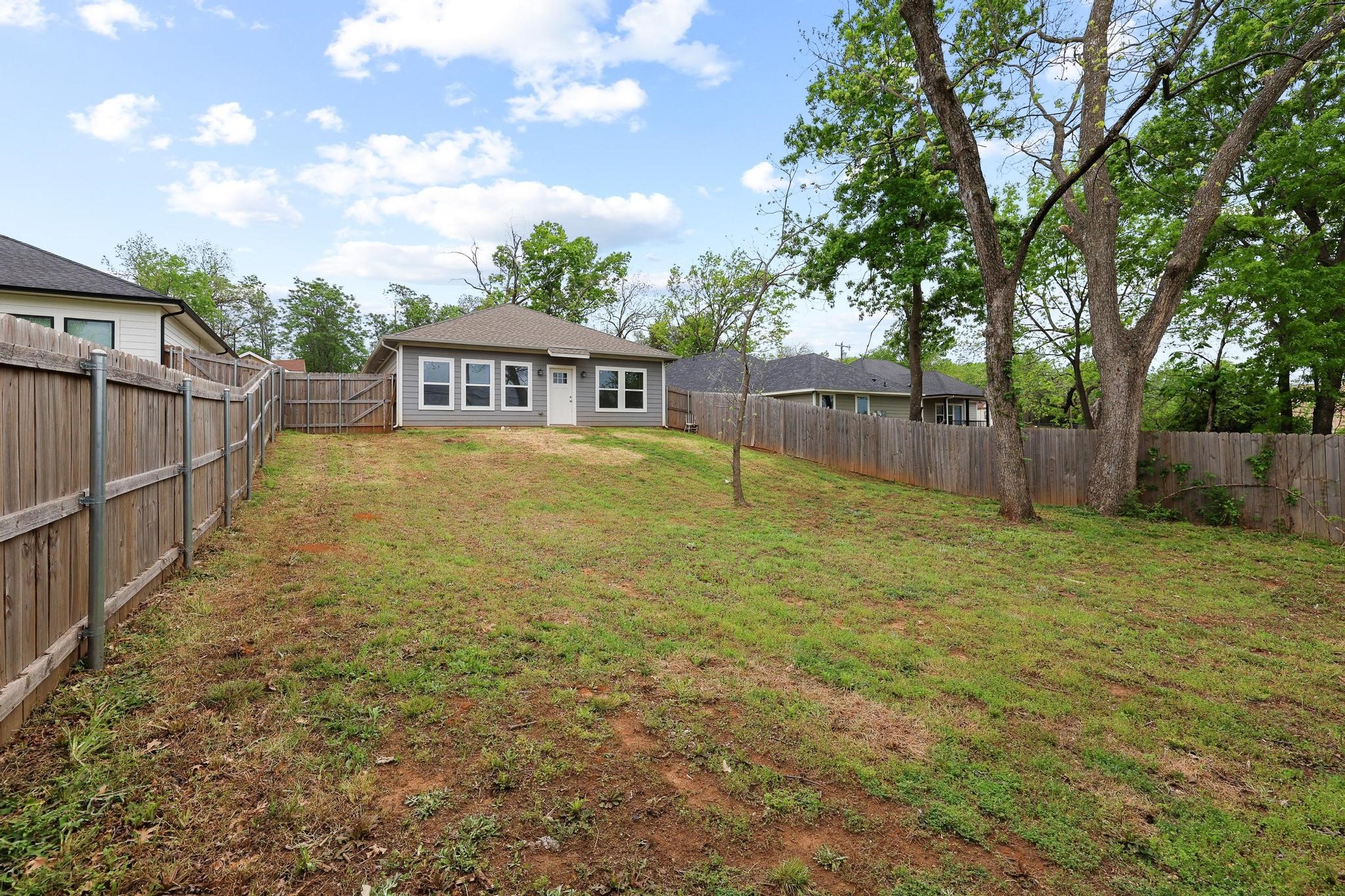 1221 W Johnson Street Denison TX 75020
