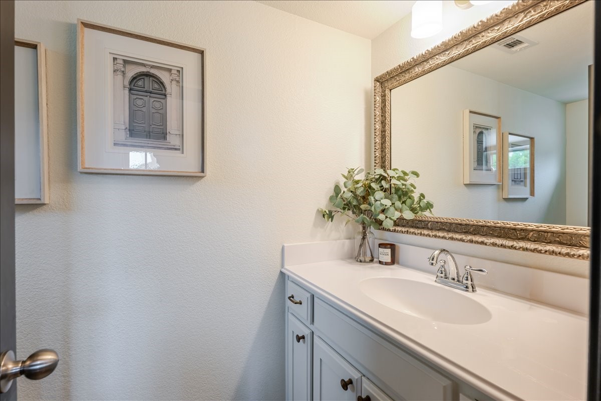 560 Inwood Street Benbrook TX 76126