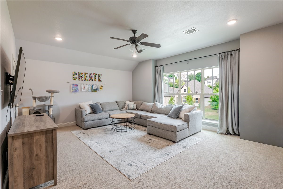 560 Inwood Street Benbrook TX 76126