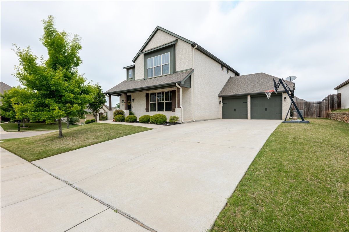 560 Inwood Street Benbrook TX 76126