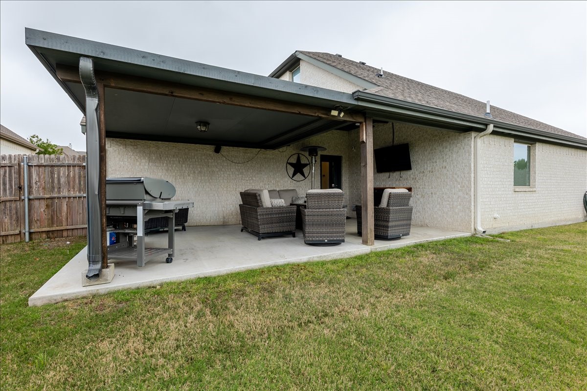 560 Inwood Street Benbrook TX 76126