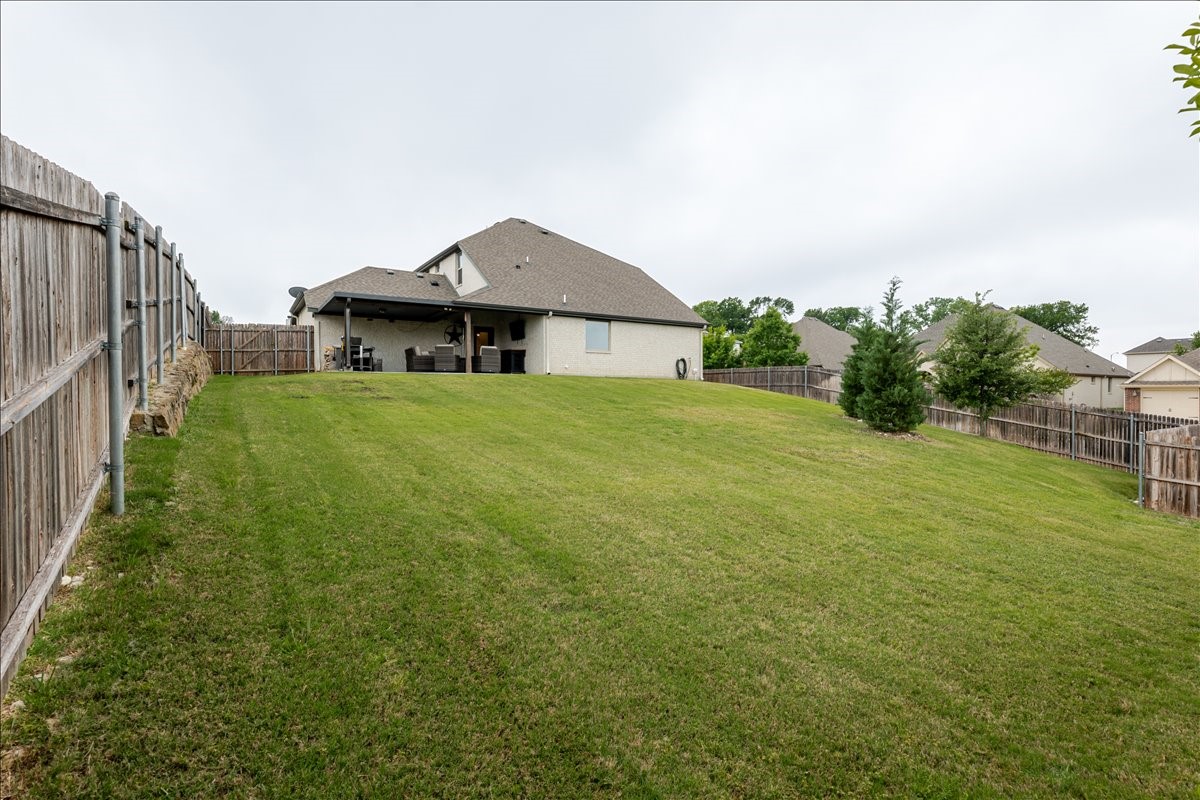 560 Inwood Street Benbrook TX 76126