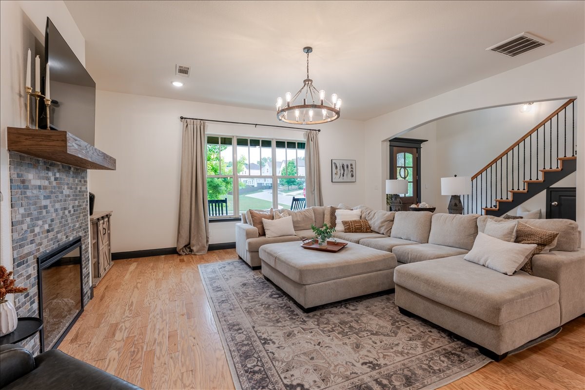 560 Inwood Street Benbrook TX 76126