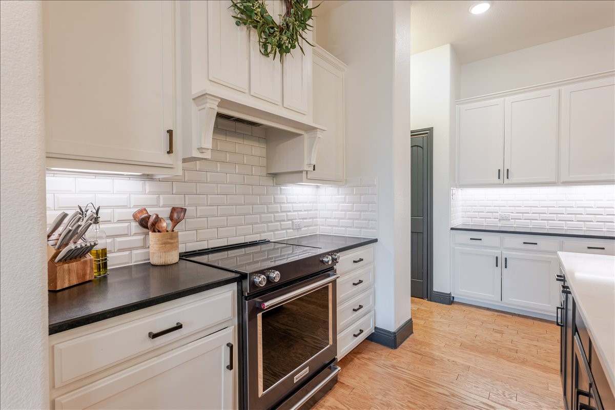 560 Inwood Street Benbrook TX 76126