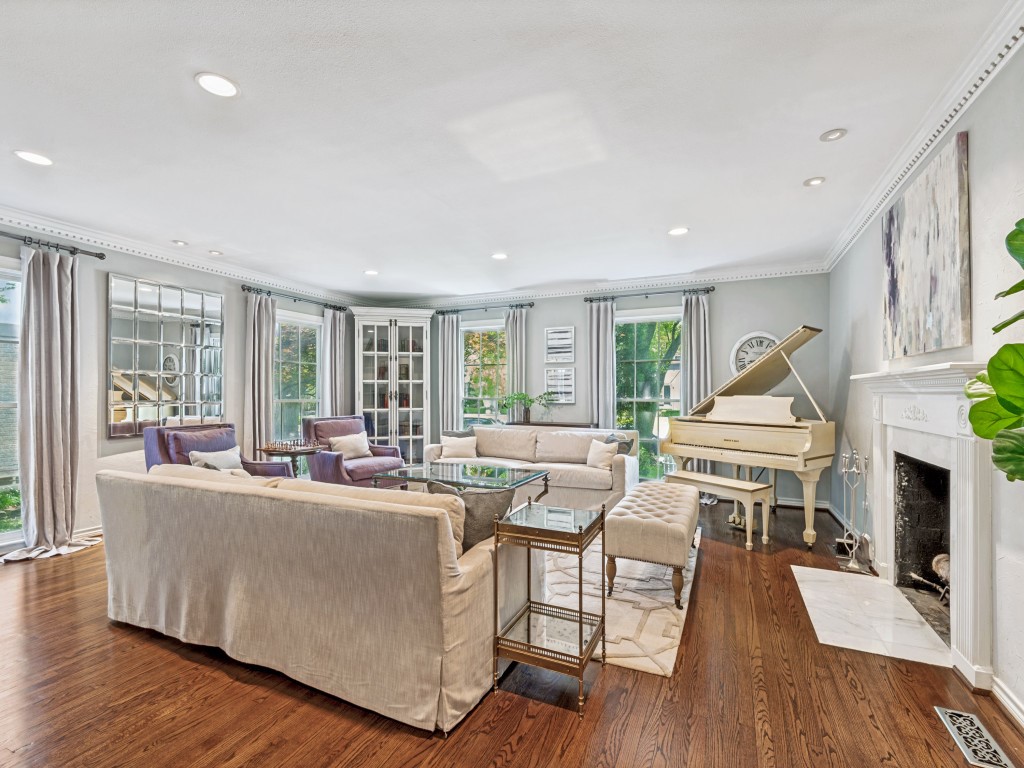 4556 Belclaire Avenue Highland Park TX 75205