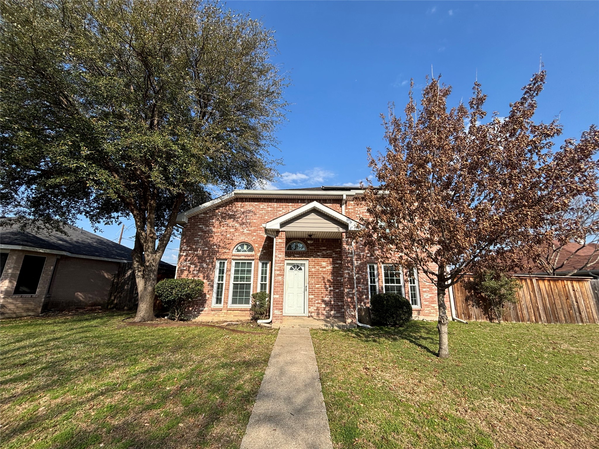 805 Hillbrooke Drive Arlington TX 76001