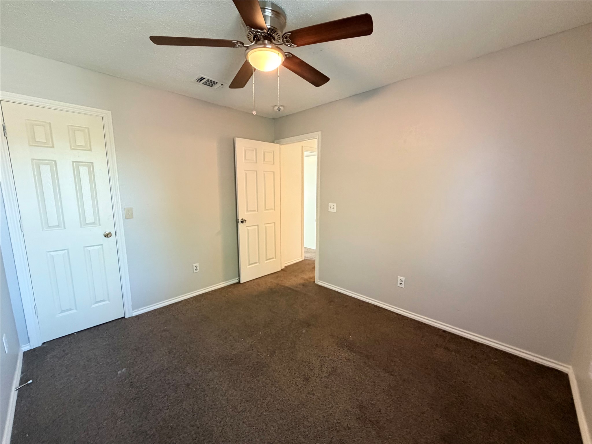 805 Hillbrooke Drive Arlington TX 76001