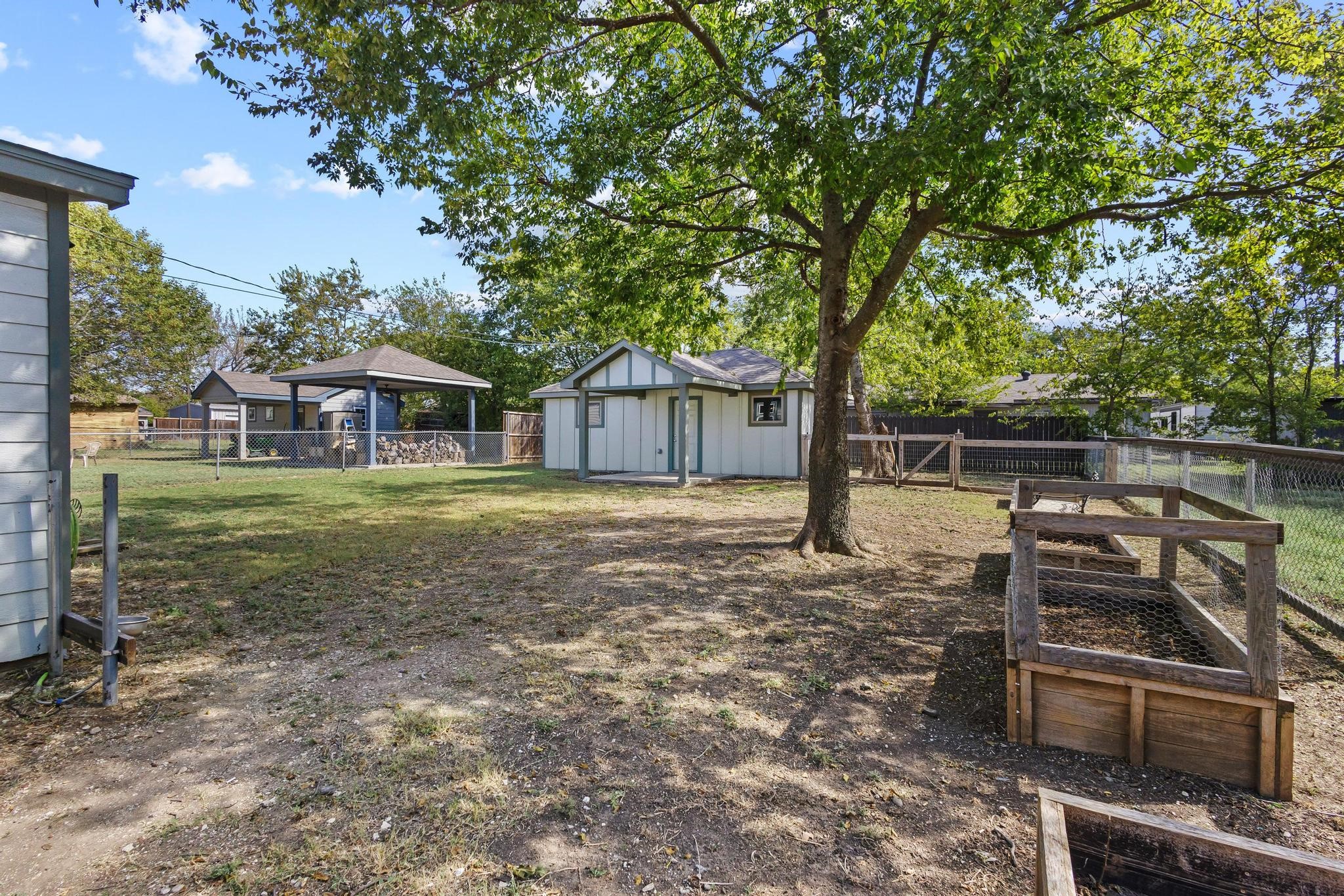 108 Holcombville Road Tom Bean TX 75489
