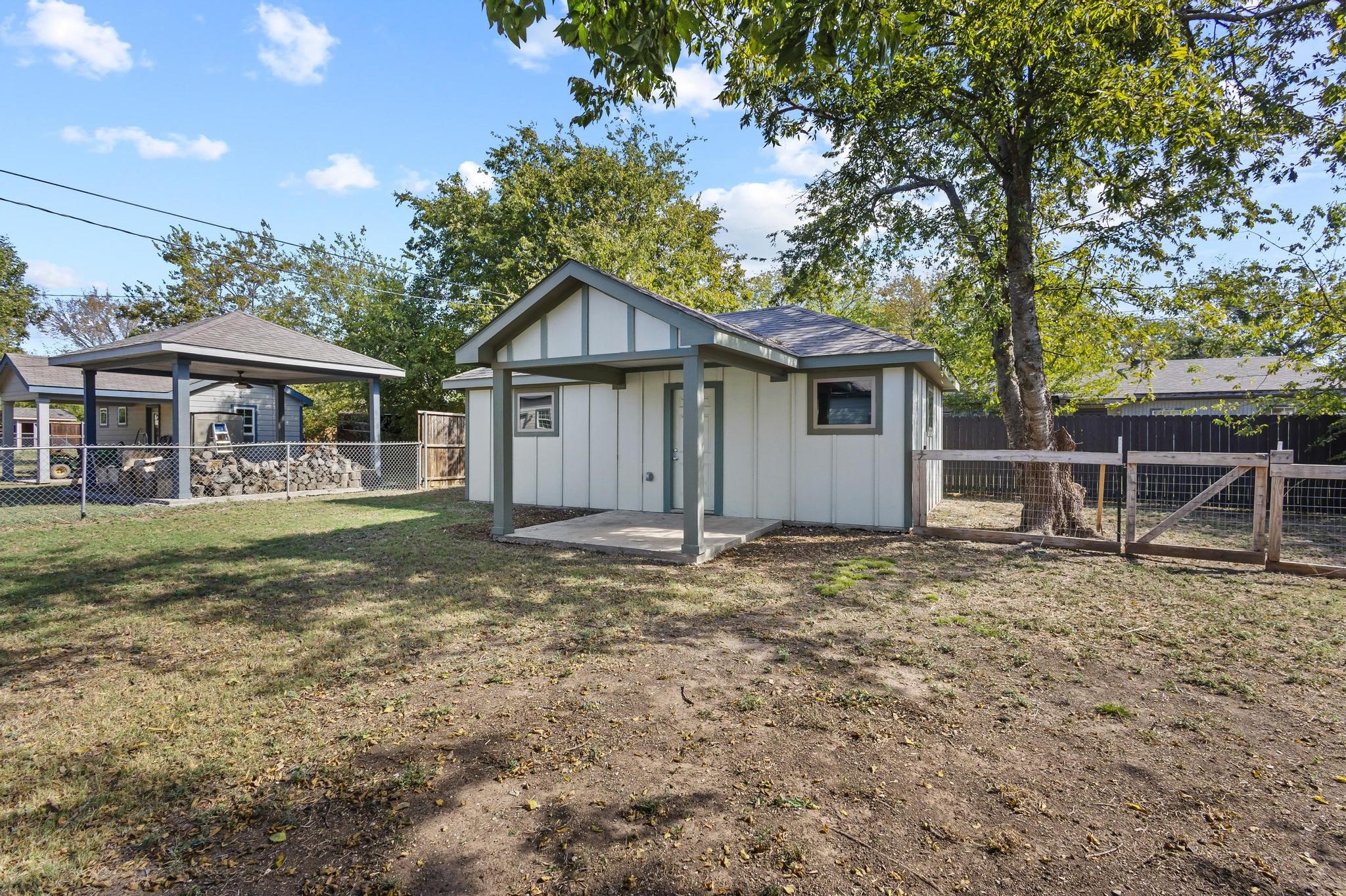 108 Holcombville Road Tom Bean TX 75489