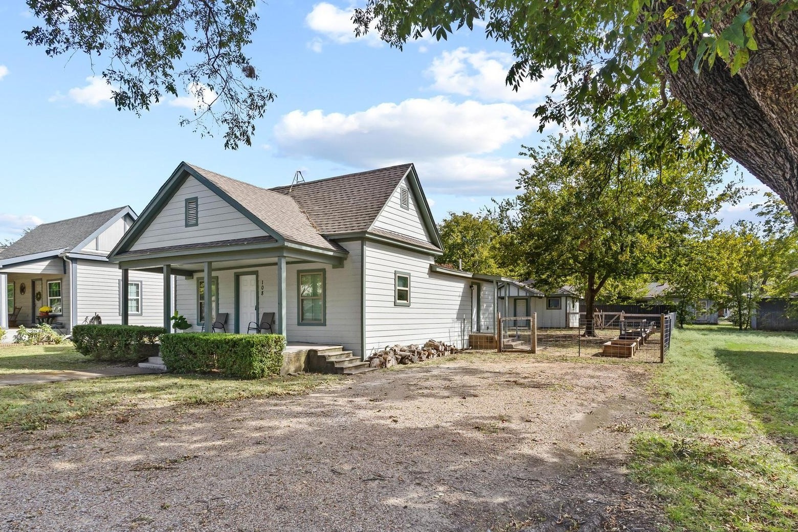 108 Holcombville Road Tom Bean TX 75489