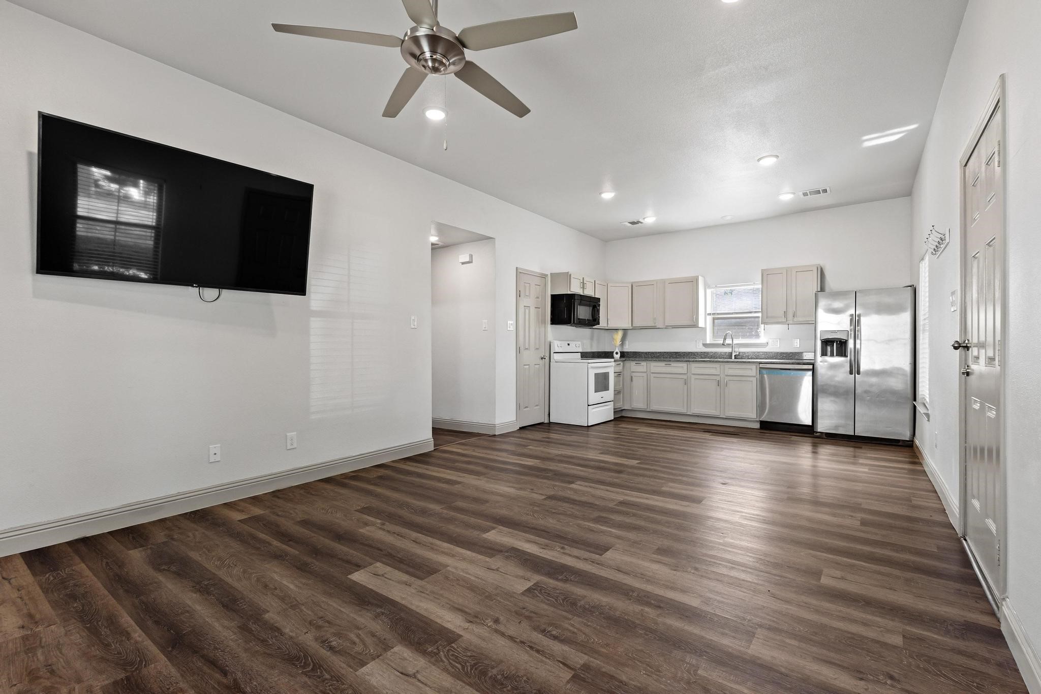 108 Holcombville Road Tom Bean TX 75489