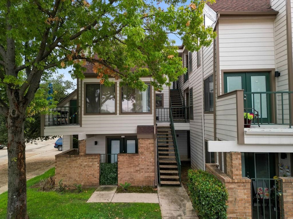 2300 Bamboo Drive Arlington TX 76006