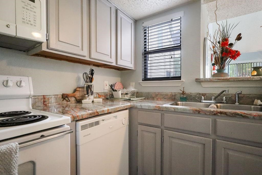 2300 Bamboo Drive Arlington TX 76006