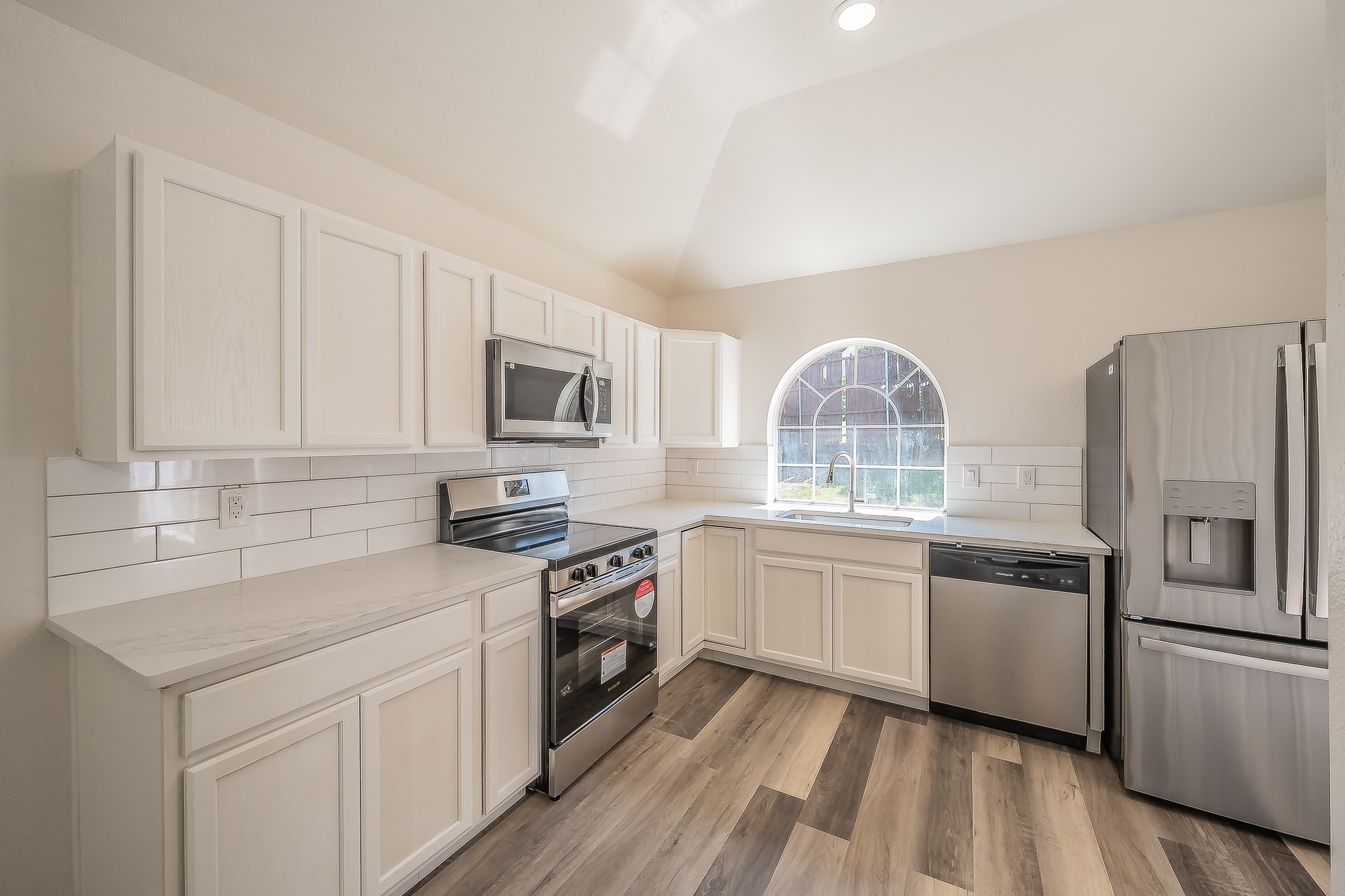 2711 Canterbury Street Euless TX 76039