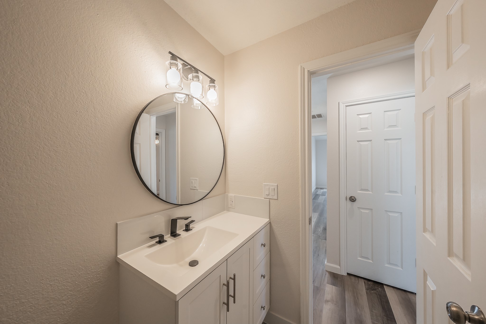 2711 Canterbury Street Euless TX 76039