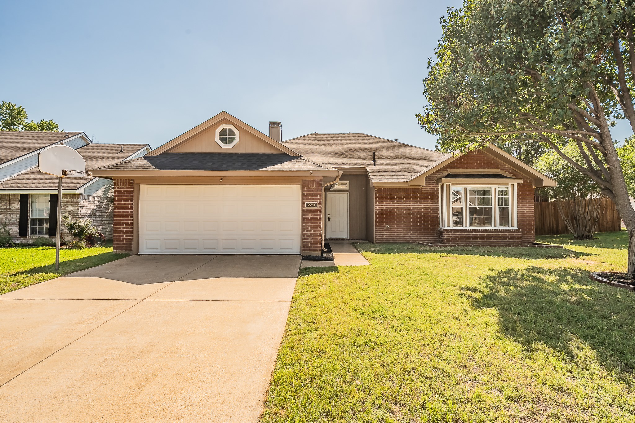 2711 Canterbury Street Euless TX 76039