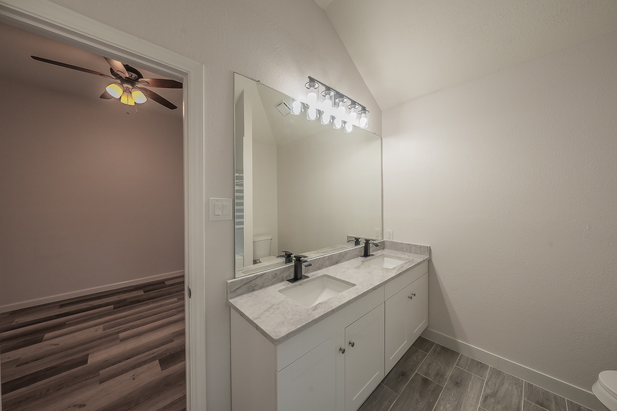 2711 Canterbury Street Euless TX 76039
