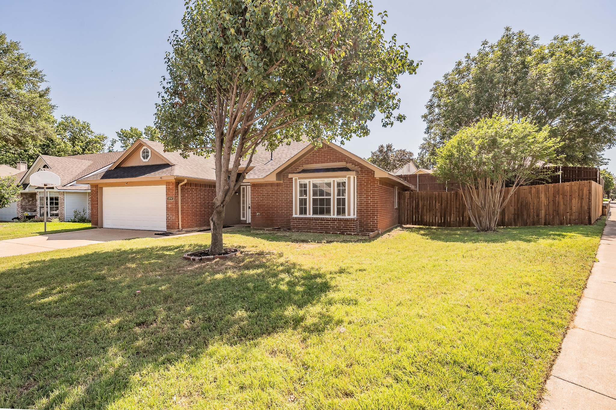 2711 Canterbury Street Euless TX 76039