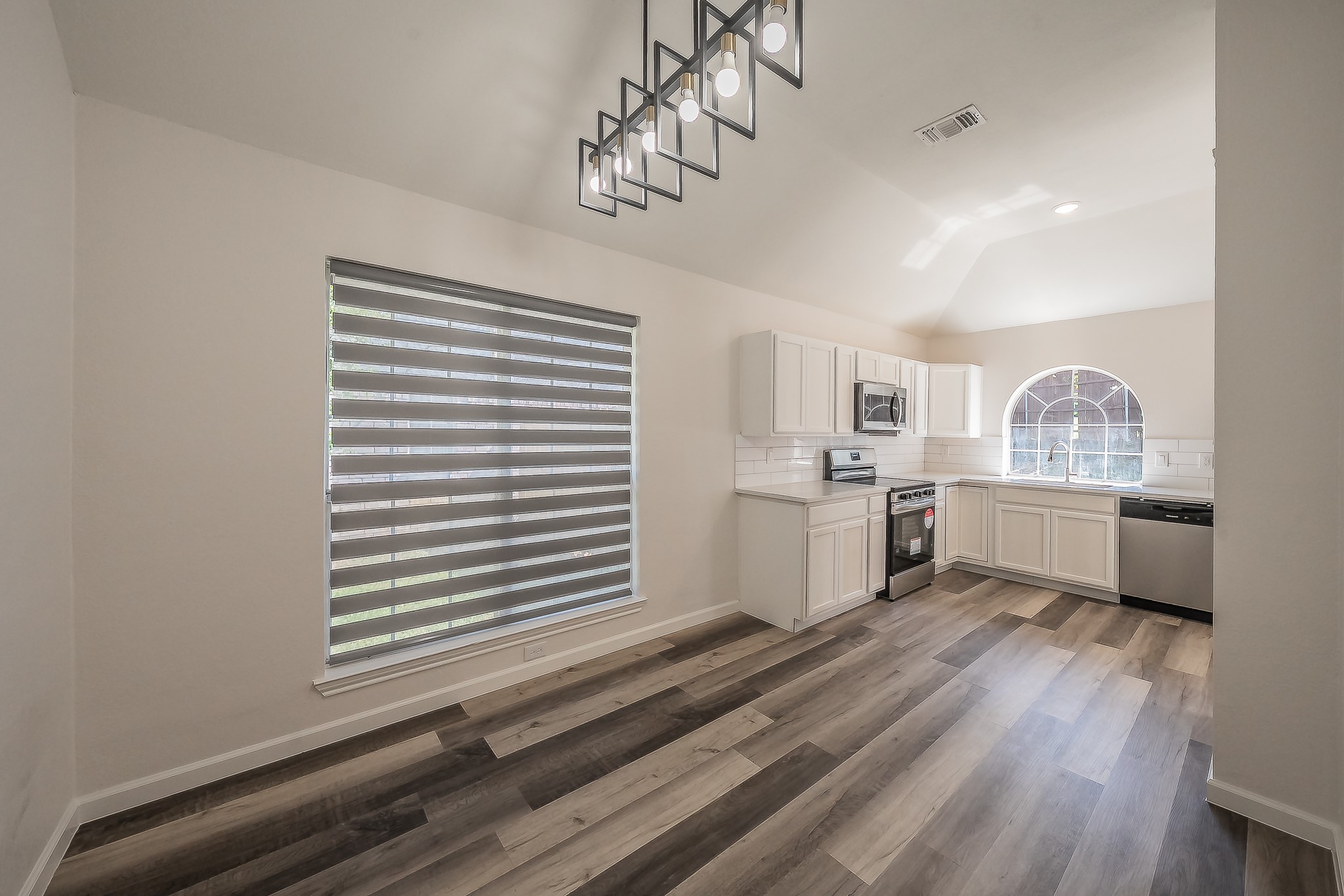 2711 Canterbury Street Euless TX 76039