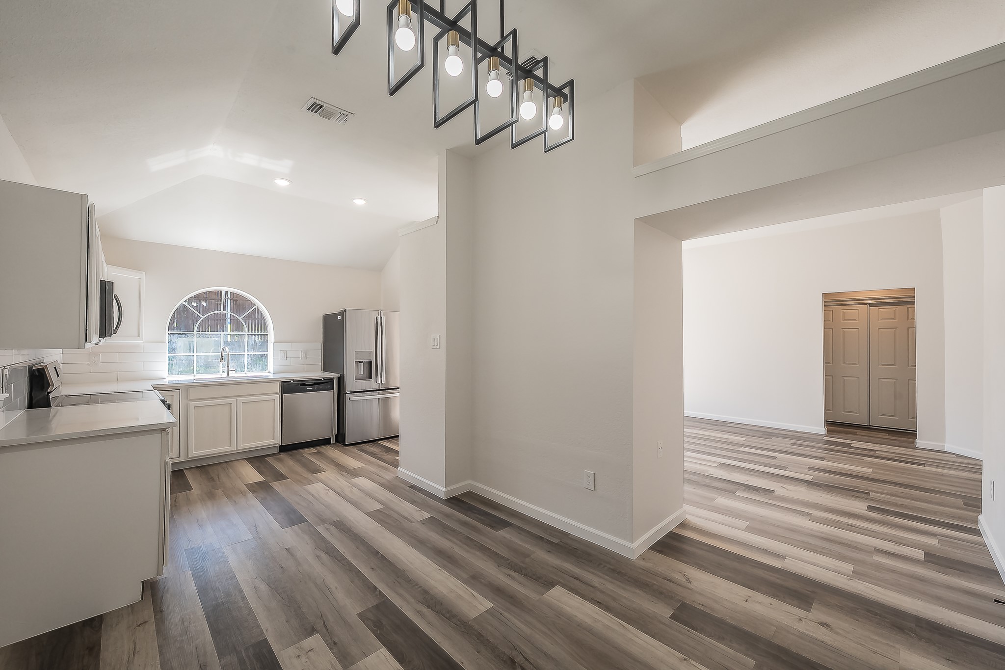 2711 Canterbury Street Euless TX 76039
