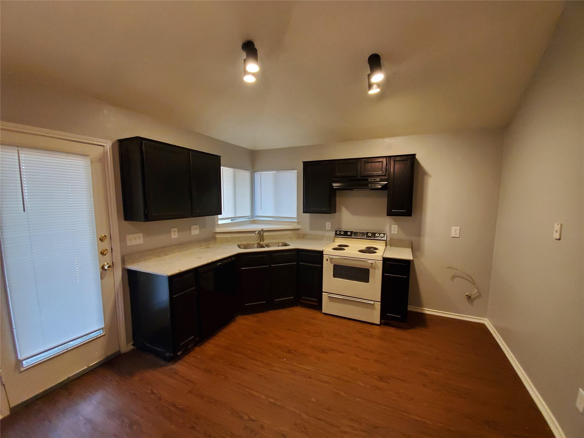 10212 Hillhouse Lane Dallas TX 75227