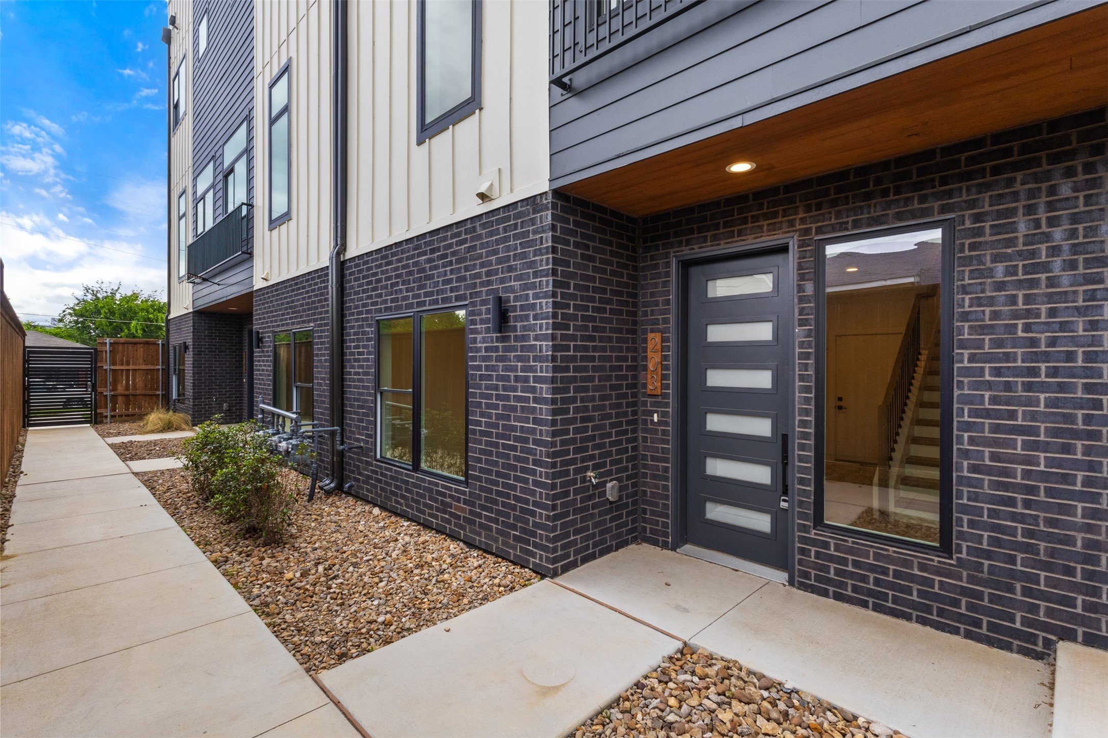 2203 Hondo Avenue Dallas TX 75219