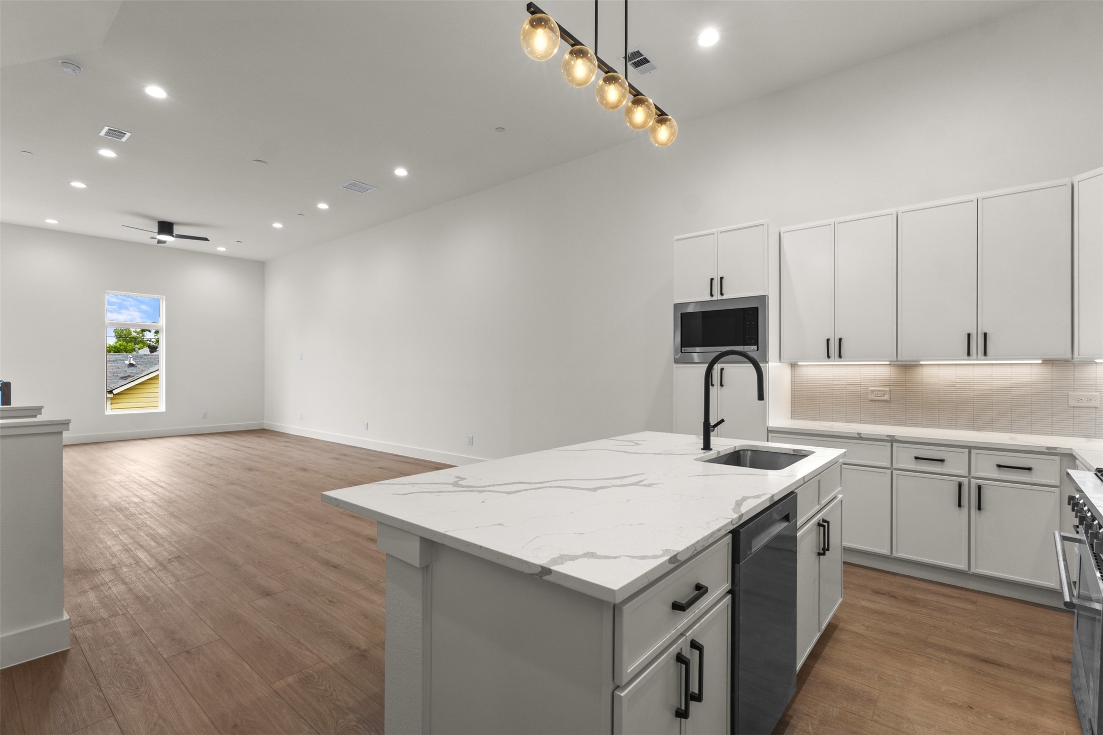 2203 Hondo Avenue Dallas TX 75219