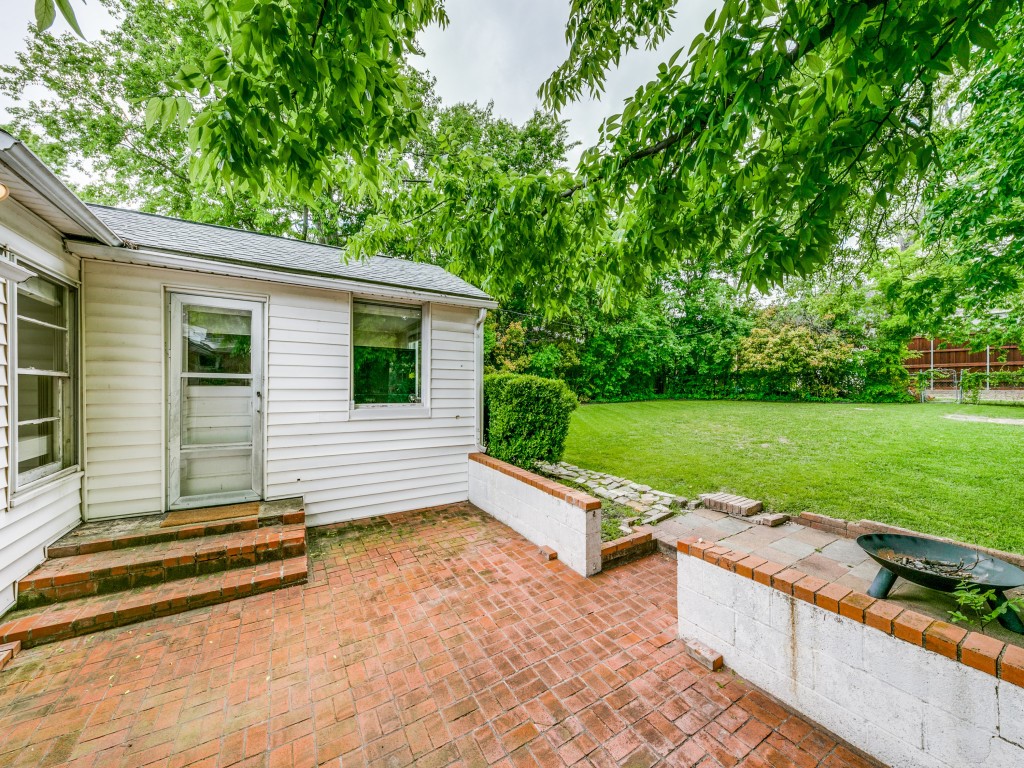 9419 Peninsula Drive Dallas TX 75218