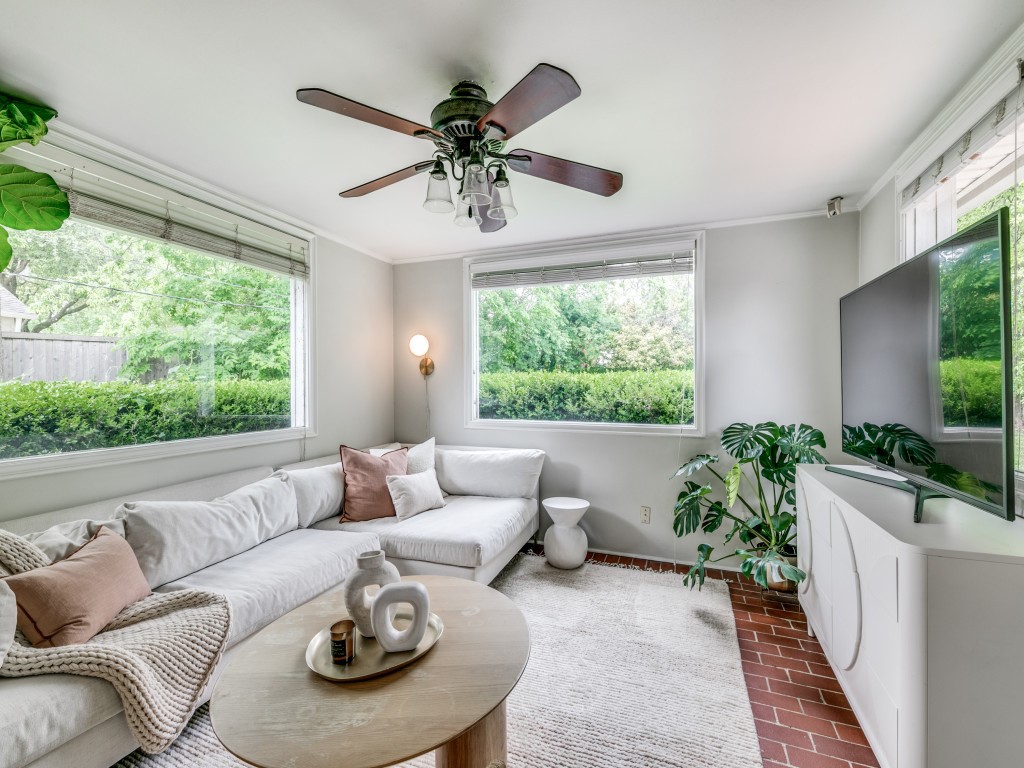 9419 Peninsula Drive Dallas TX 75218
