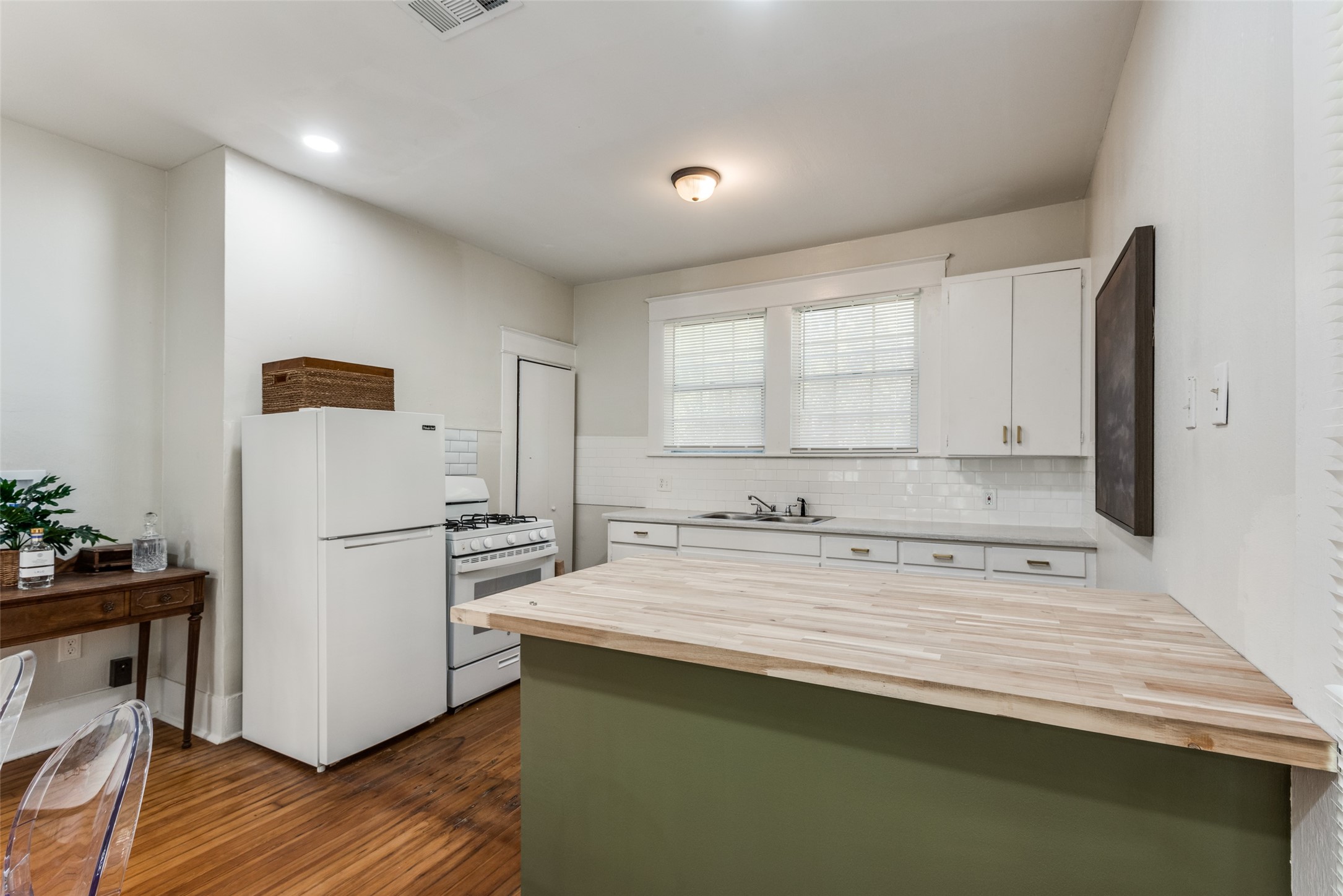 517 S Vernon Avenue Dallas TX 75208