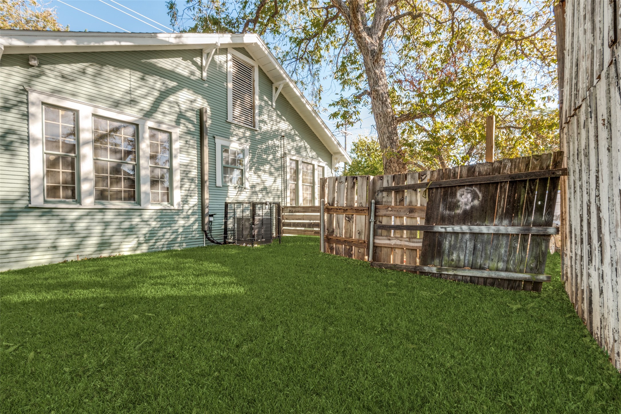 517 S Vernon Avenue Dallas TX 75208