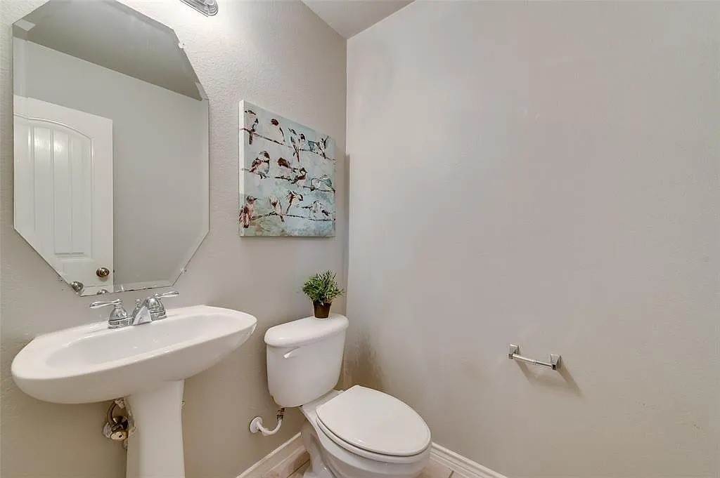8300 Lonesome Spur Trail Mckinney TX 75070