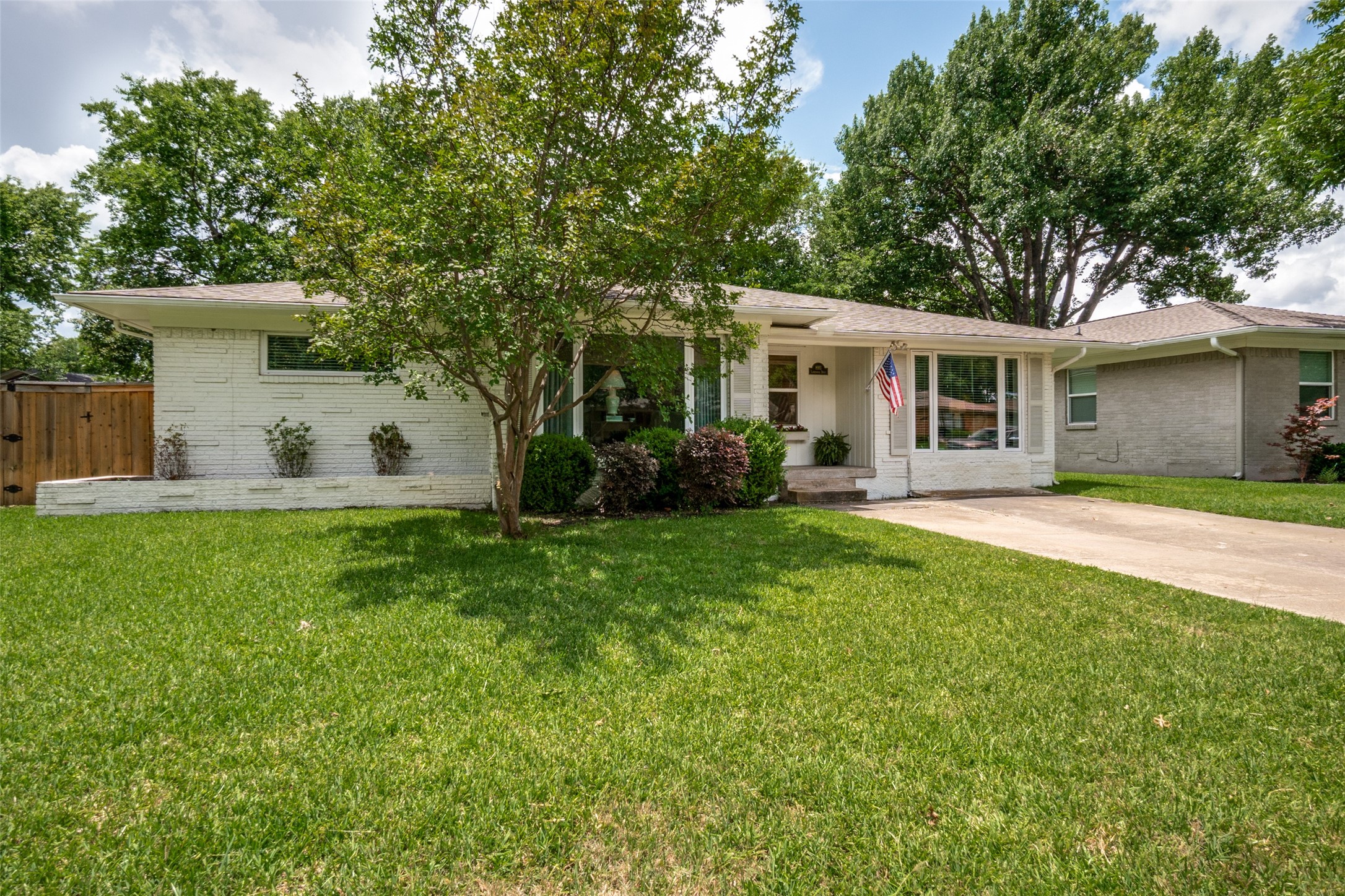 8911 Larchwood Drive Dallas TX 75238