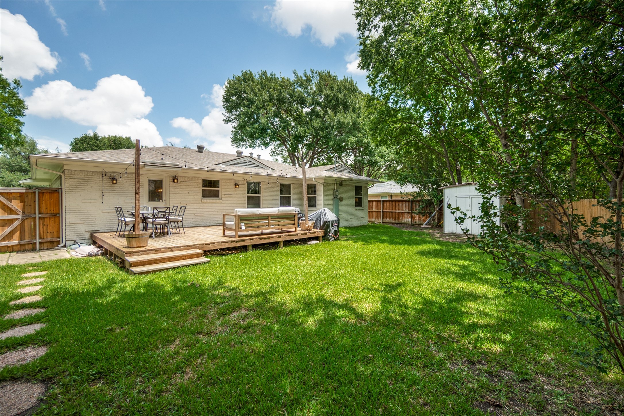 8911 Larchwood Drive Dallas TX 75238