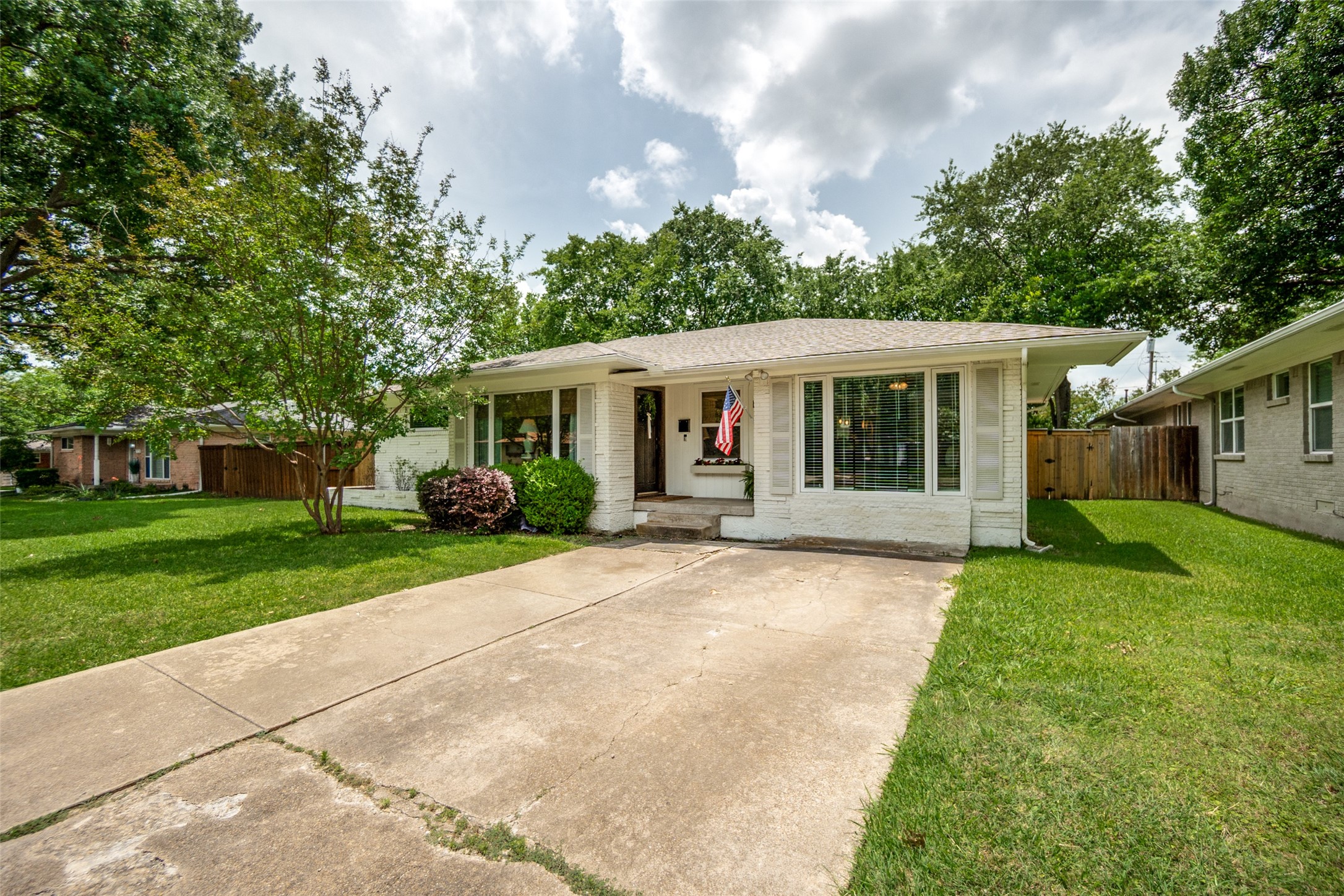 8911 Larchwood Drive Dallas TX 75238